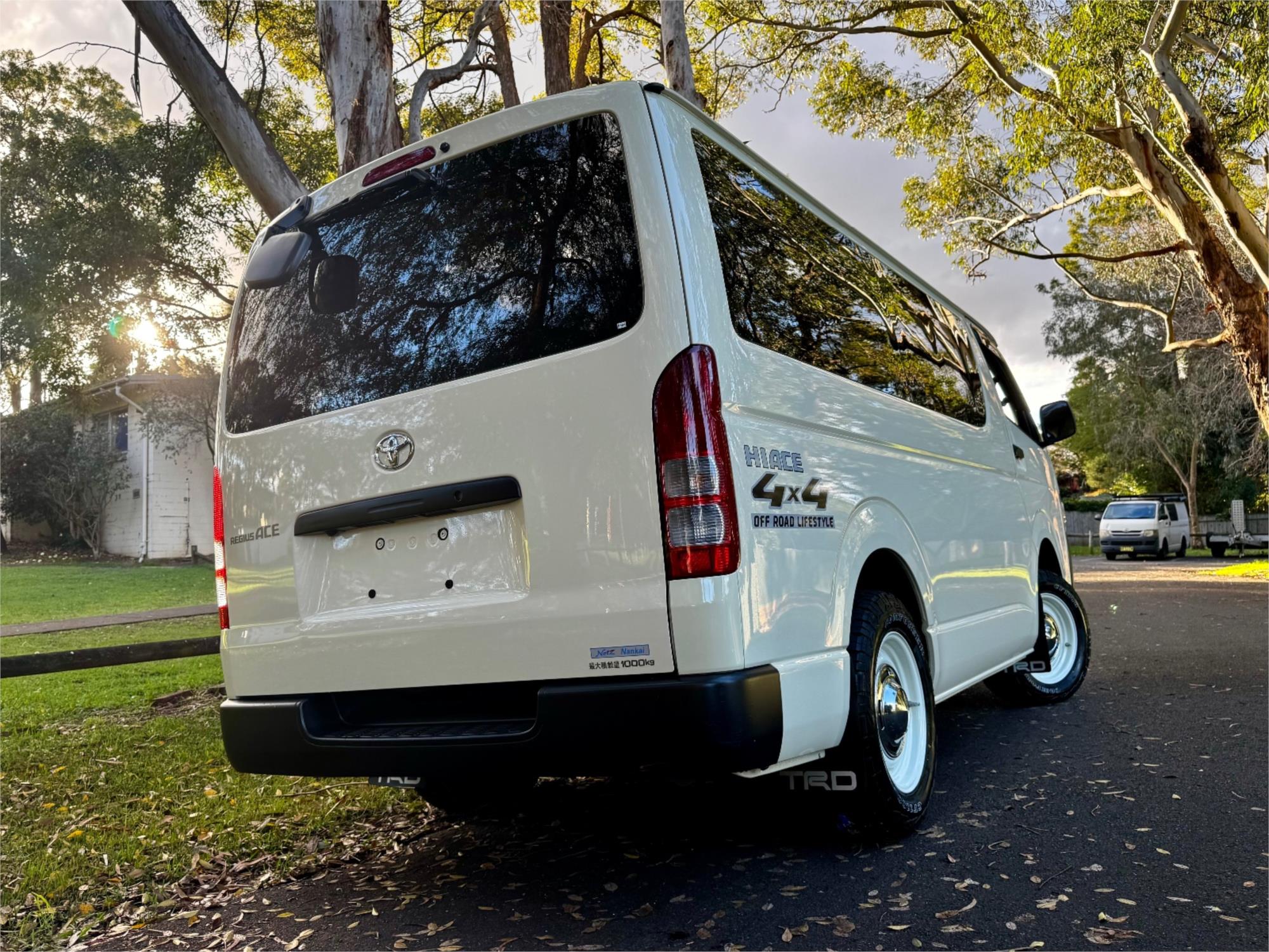 2018 TOYOTA HIACE GDH206 6 SP AUTOMATIC VAN