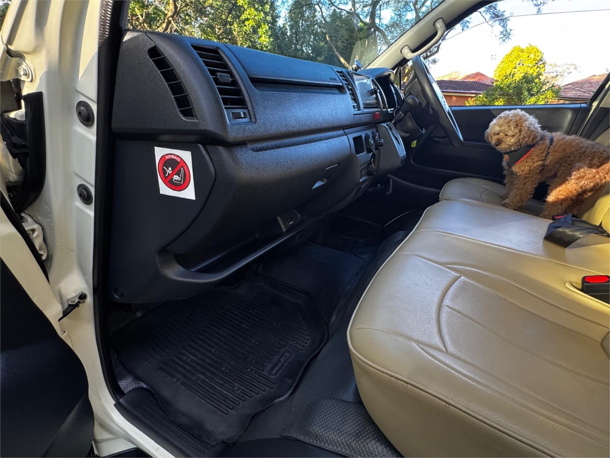 2018 TOYOTA HIACE GDH206 6 SP AUTOMATIC VAN