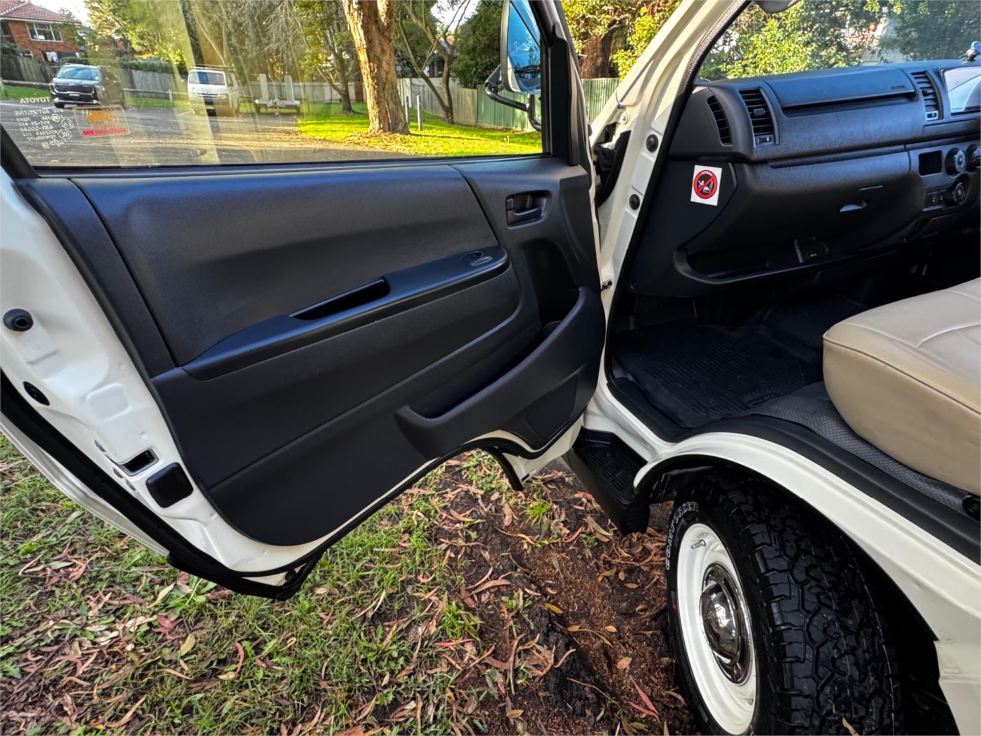 2018 TOYOTA HIACE GDH206 6 SP AUTOMATIC VAN