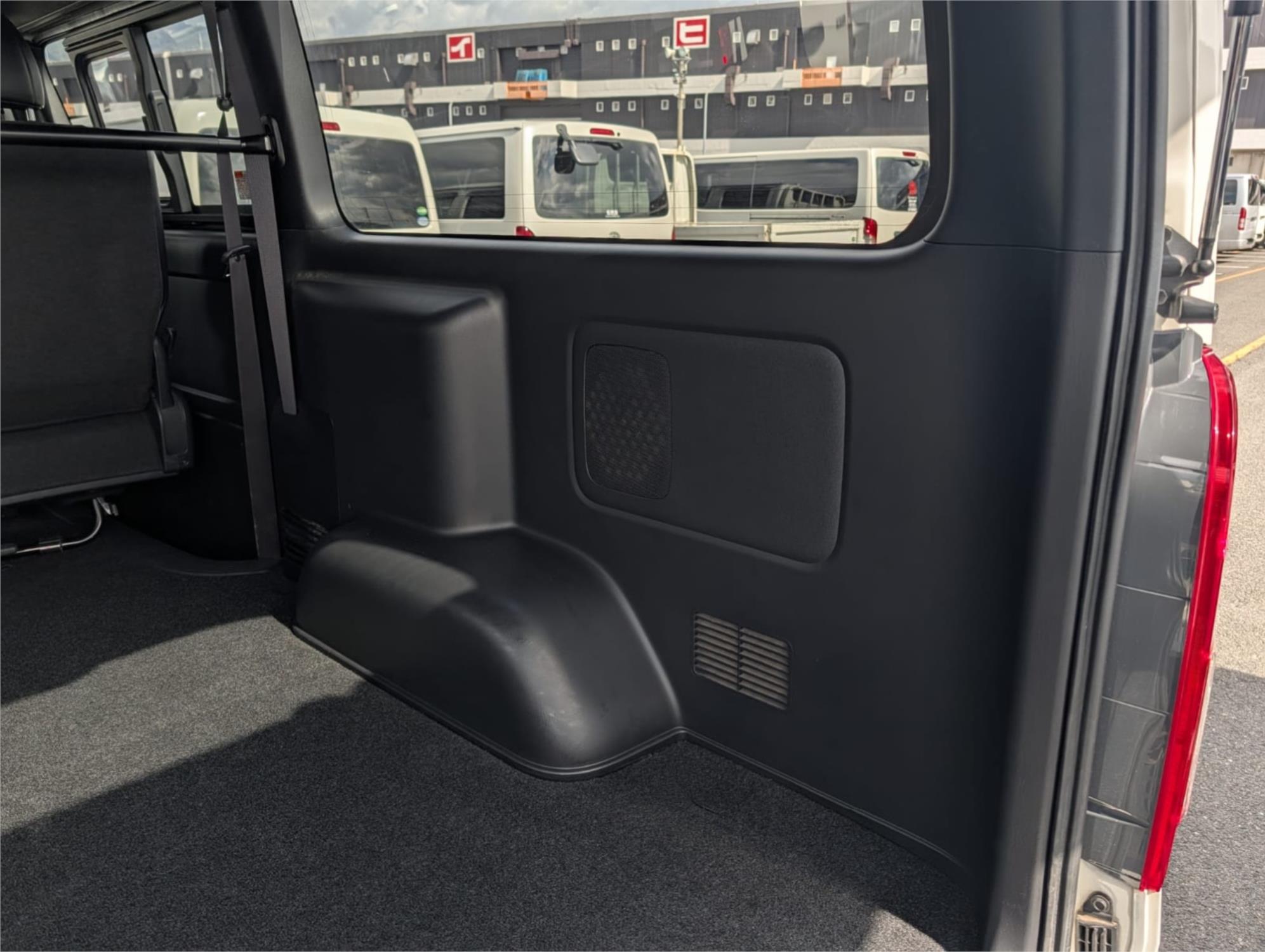 2019 TOYOTA HIACE VAN 4D VAN