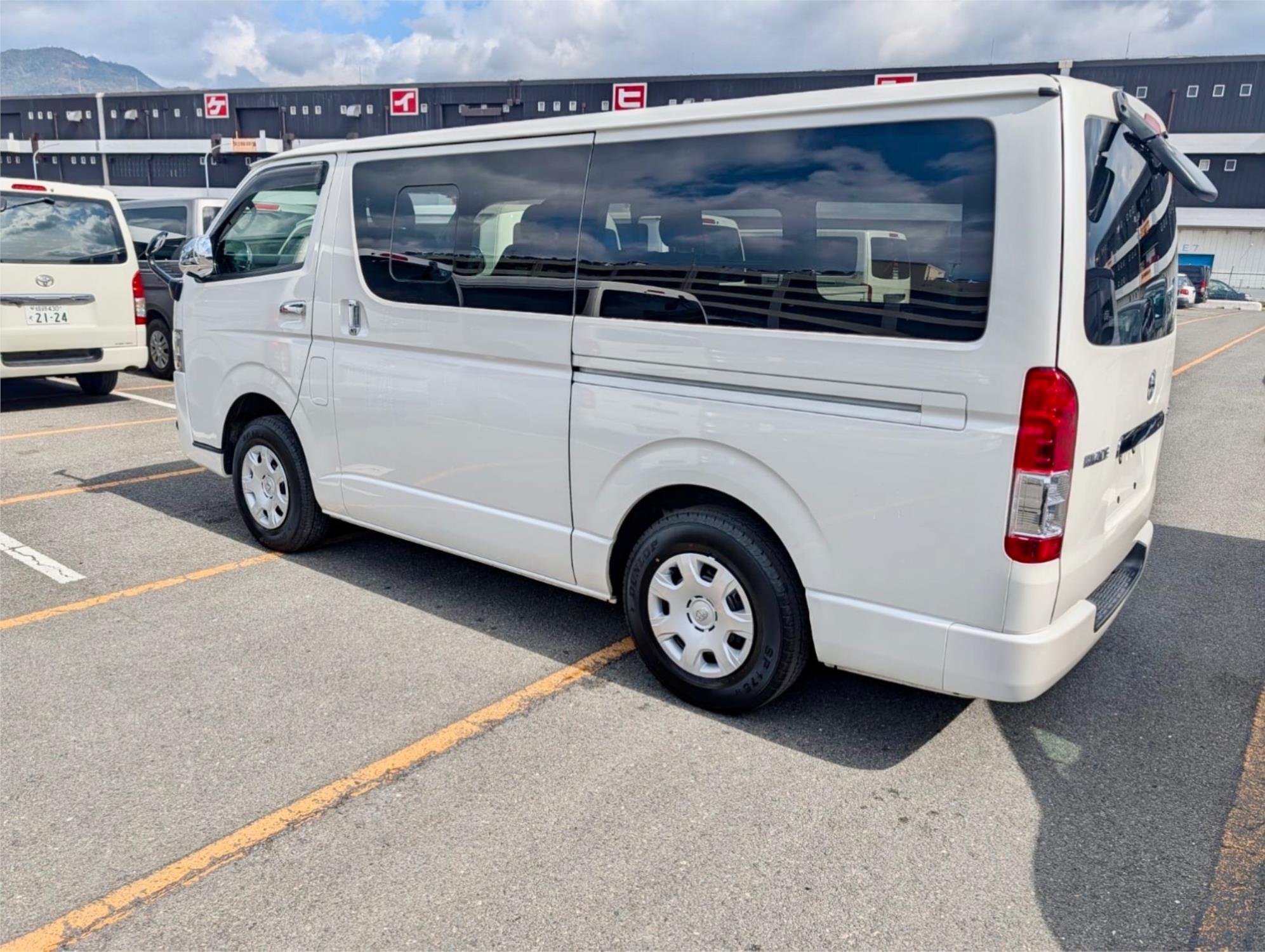 2019 TOYOTA HIACE VAN 4D VAN