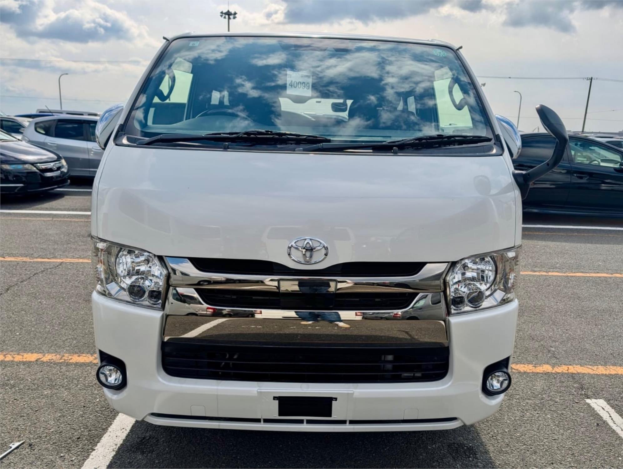 2019 TOYOTA HIACE VAN 4D VAN