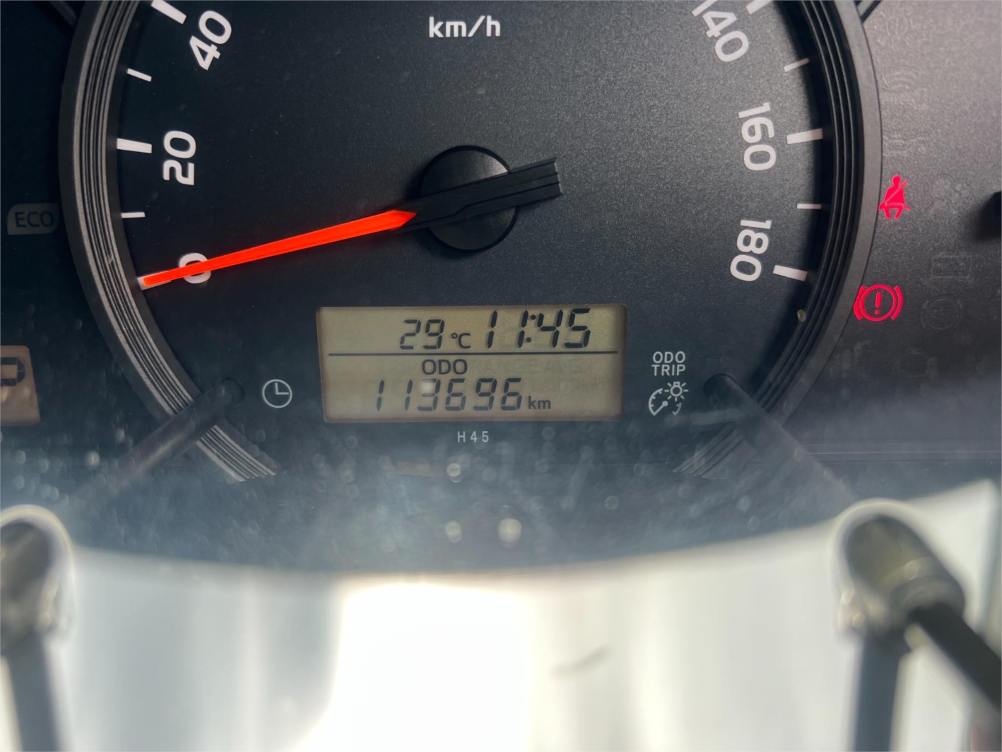 2015 TOYOTA HIACE GL AUTOMATIC VAN