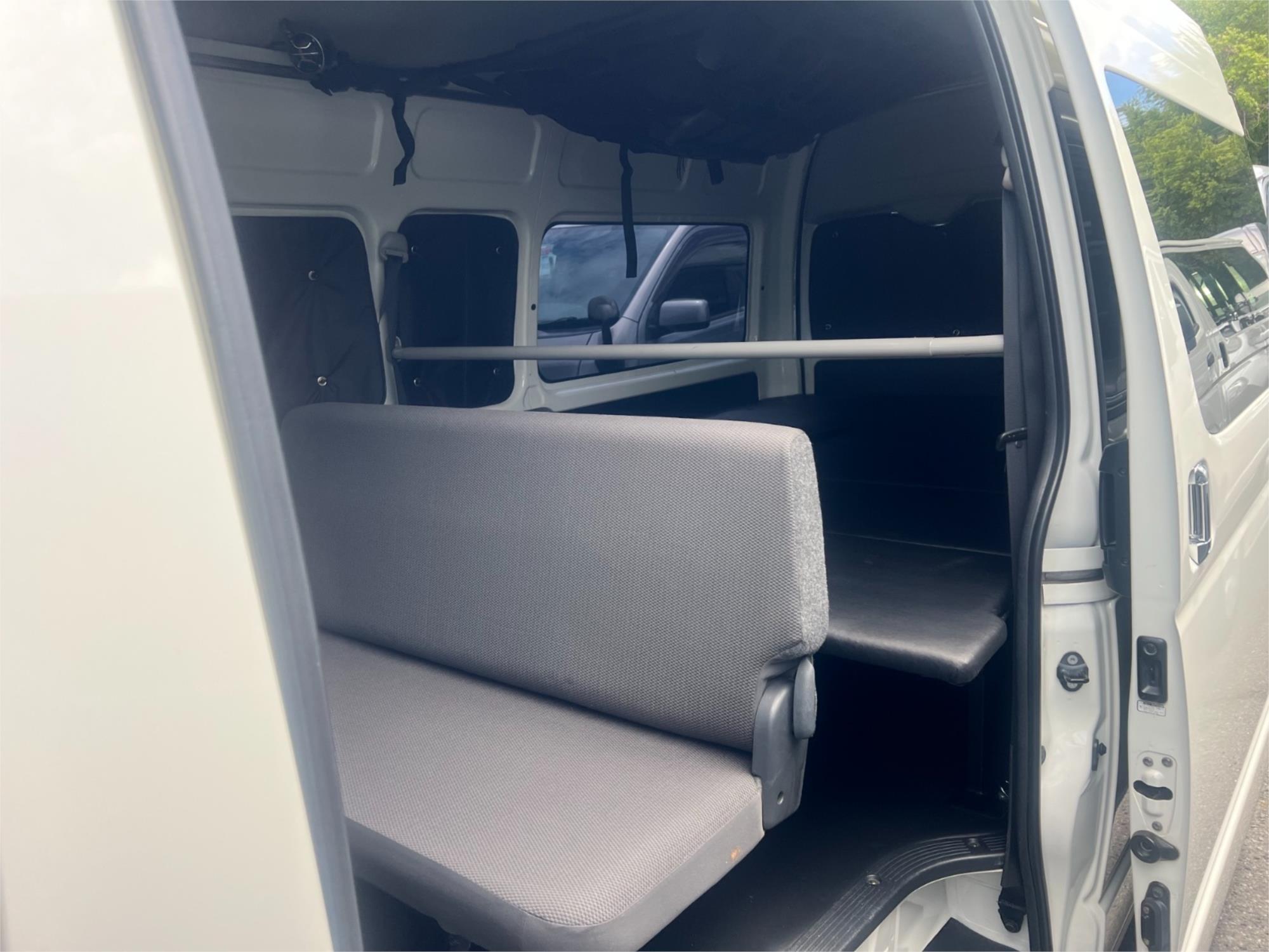 2015 TOYOTA HIACE GL AUTOMATIC VAN