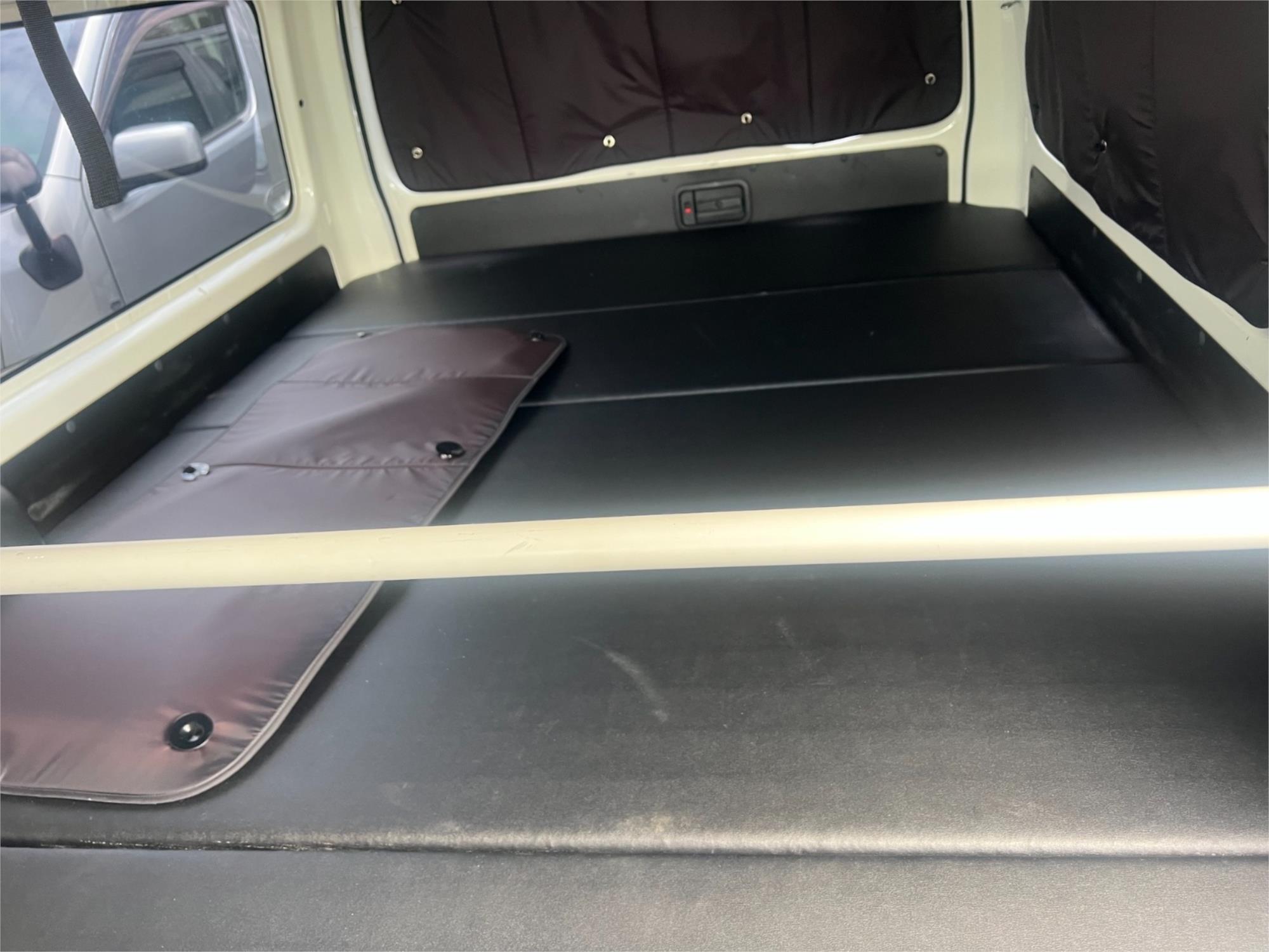 2015 TOYOTA HIACE GL AUTOMATIC VAN