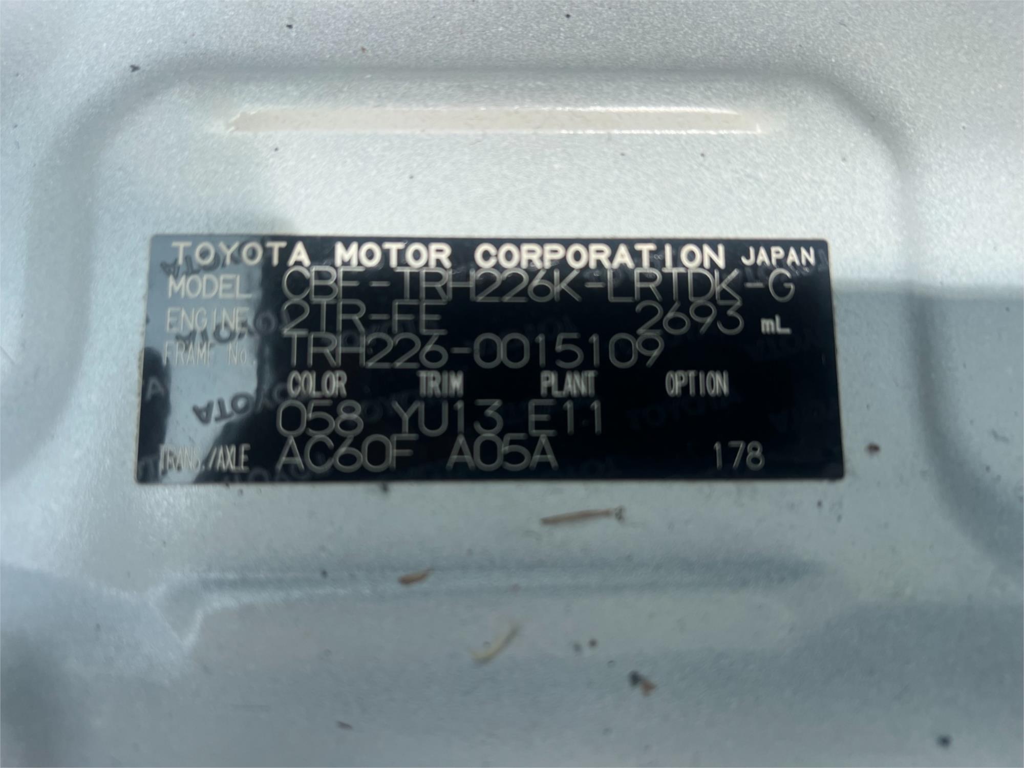 2015 TOYOTA HIACE GL AUTOMATIC VAN
