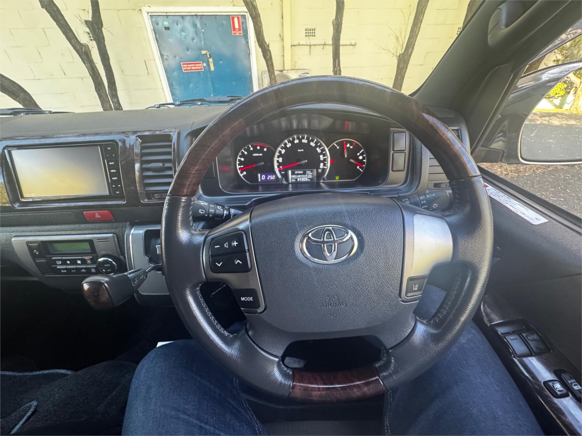 2018 TOYOTA HIACE GDH206 6 SP AUTOMATIC VAN