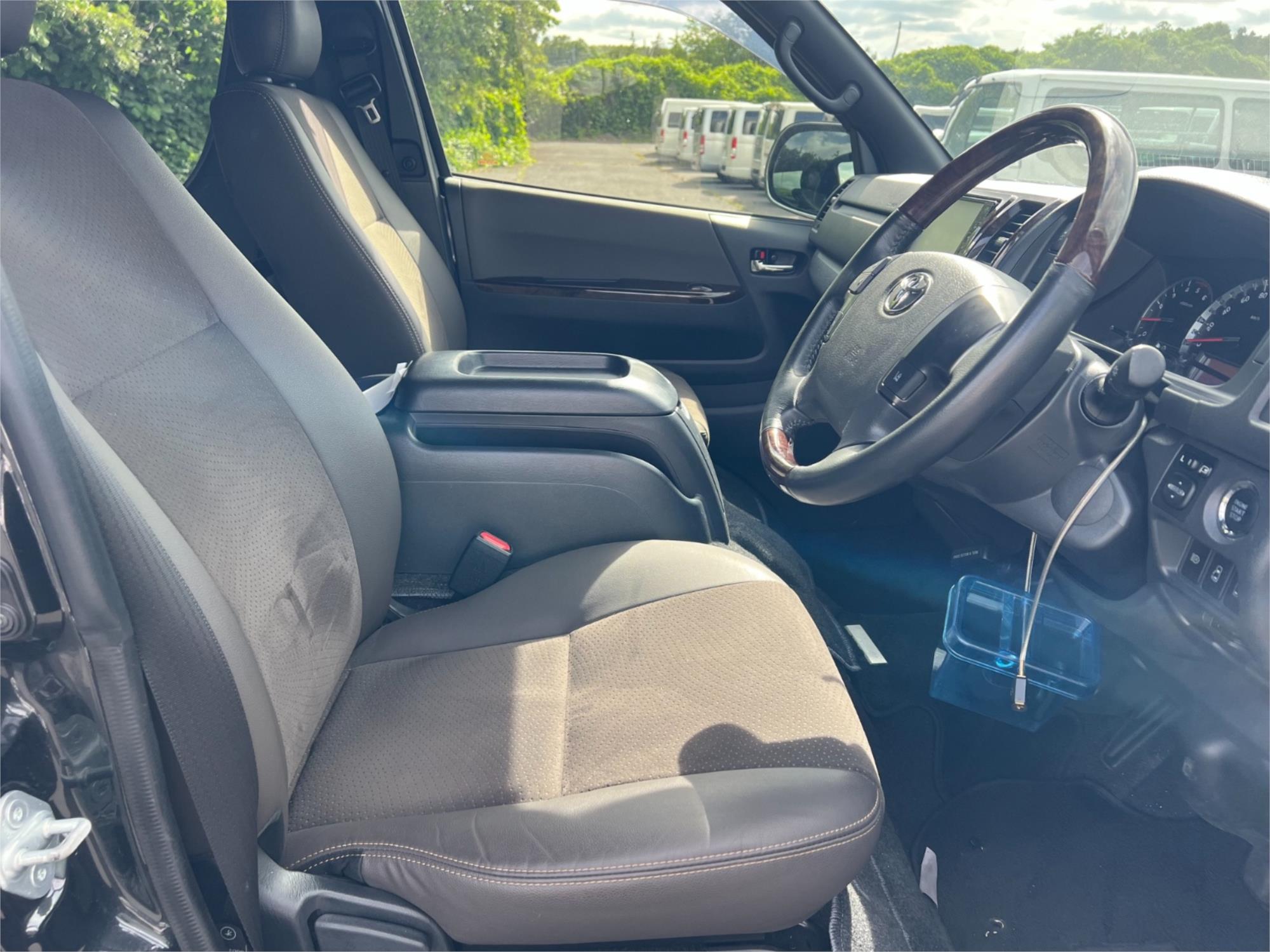 2018 TOYOTA HIACE GDH206 6 SP AUTOMATIC VAN