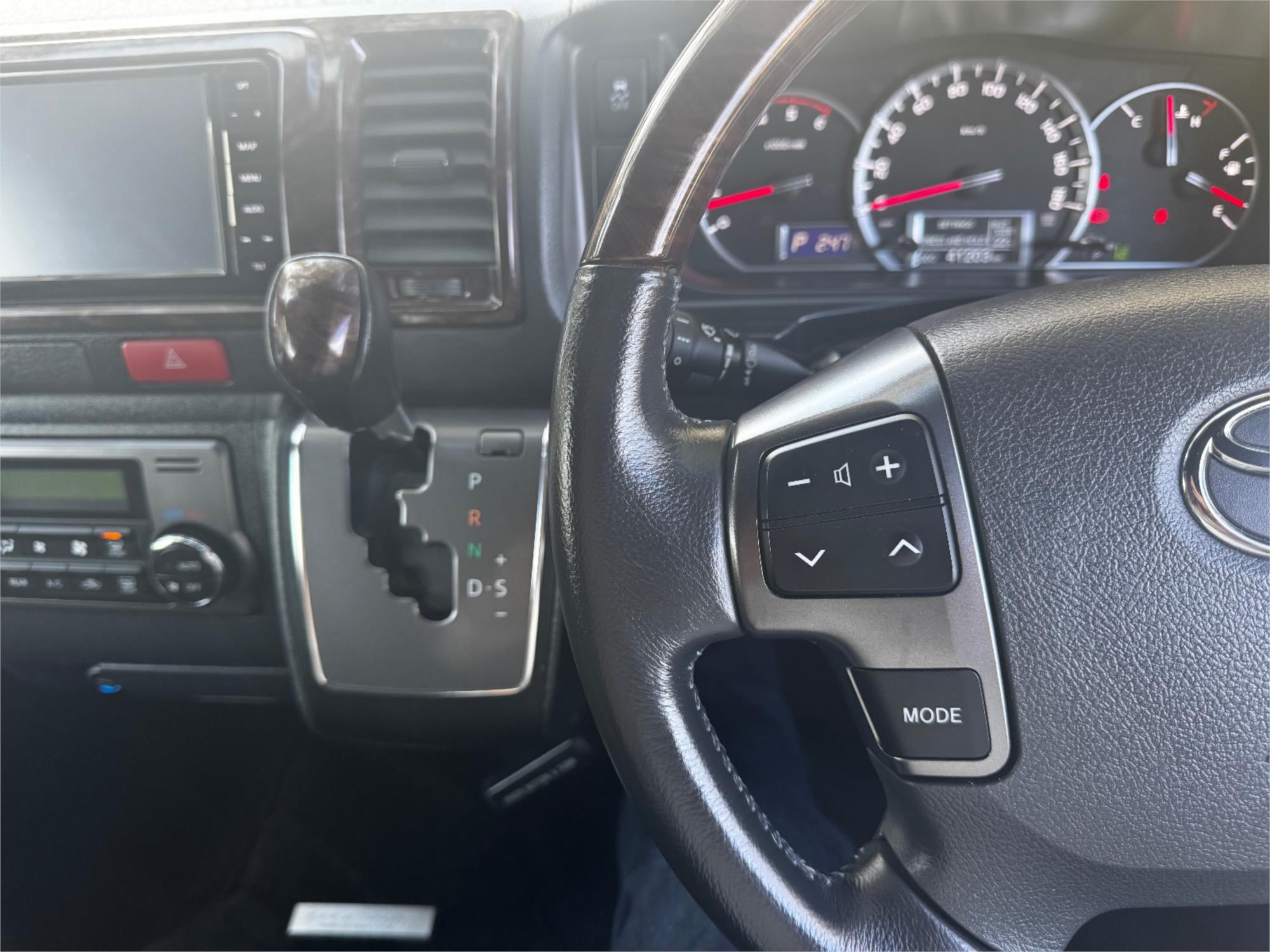 2018 TOYOTA HIACE GDH206 6 SP AUTOMATIC VAN