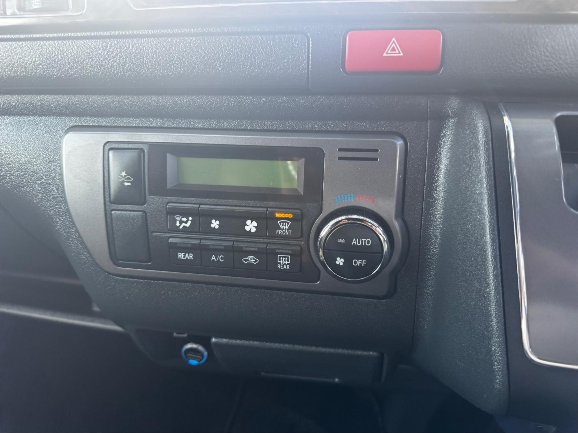 2018 TOYOTA HIACE GDH206 6 SP AUTOMATIC VAN
