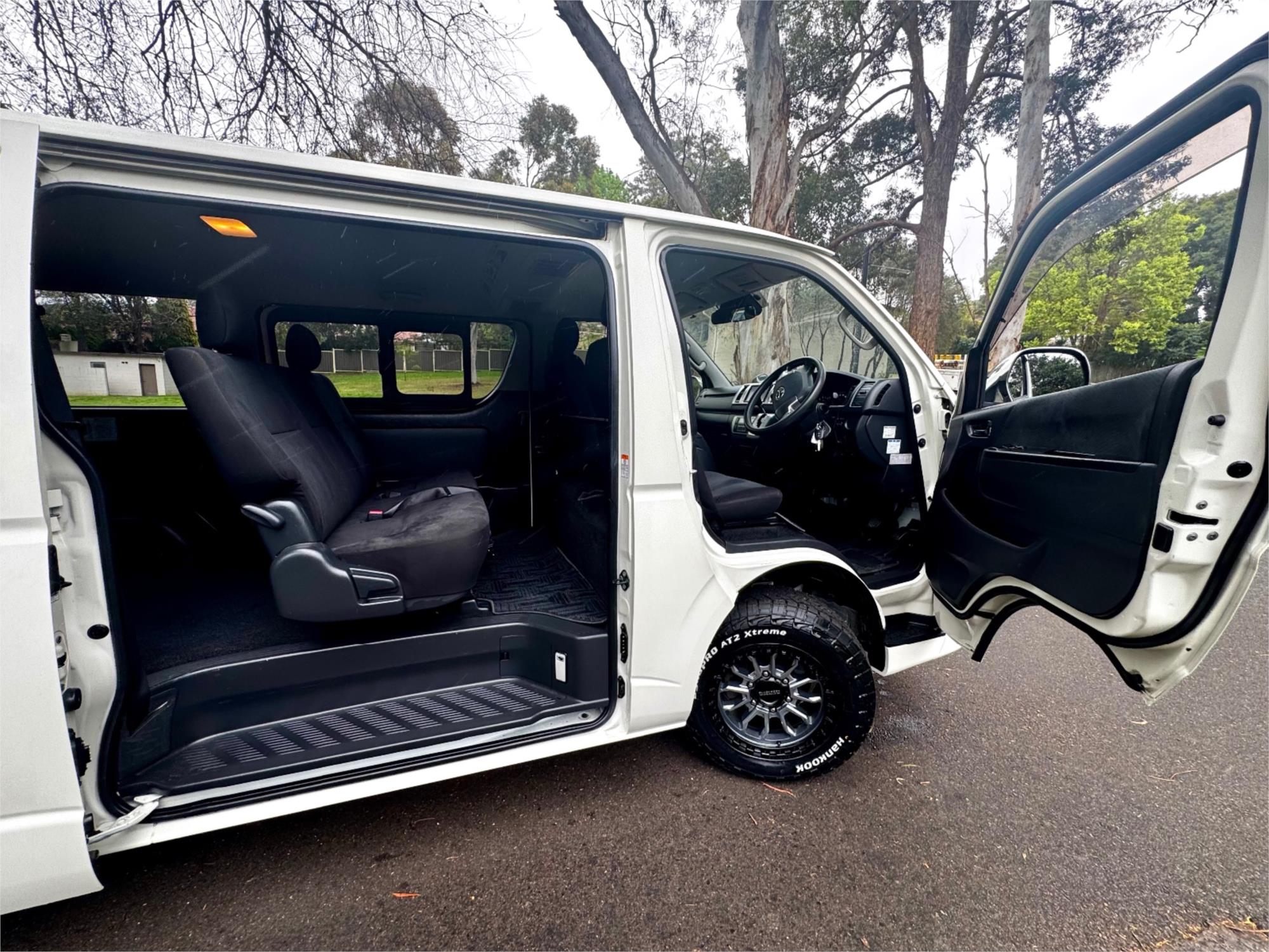2020 TOYOTA HIACE GDH206R SUPER GL LUXURY AUTOMATIC VAN