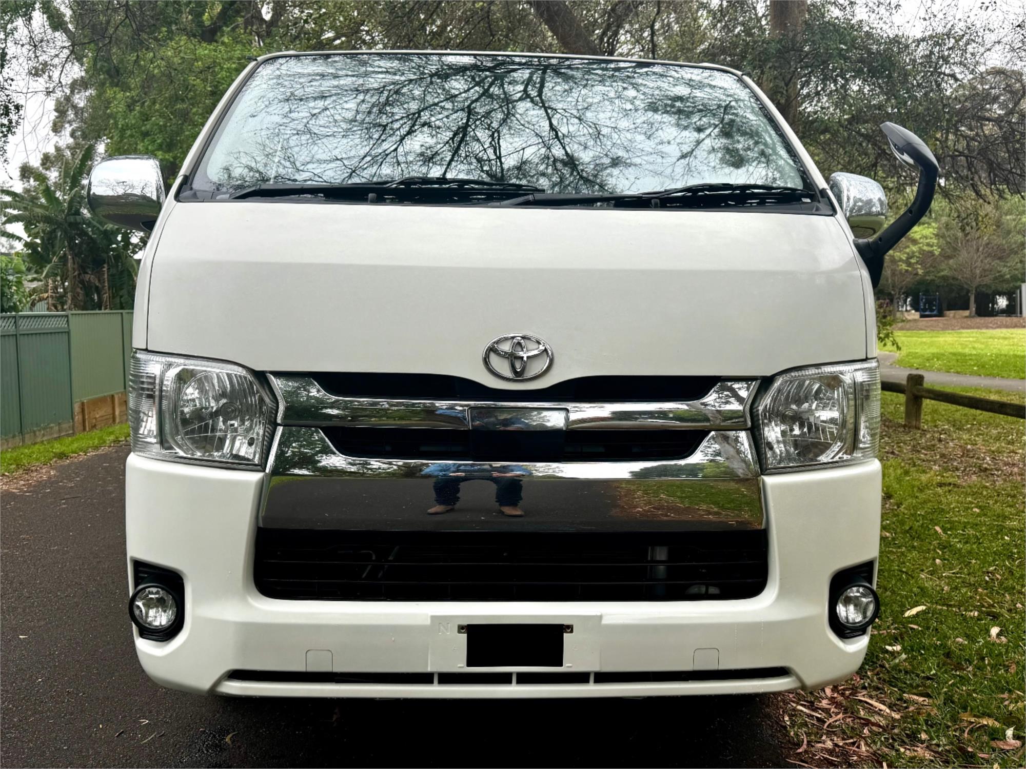 2020 TOYOTA HIACE GDH206R SUPER GL LUXURY AUTOMATIC VAN