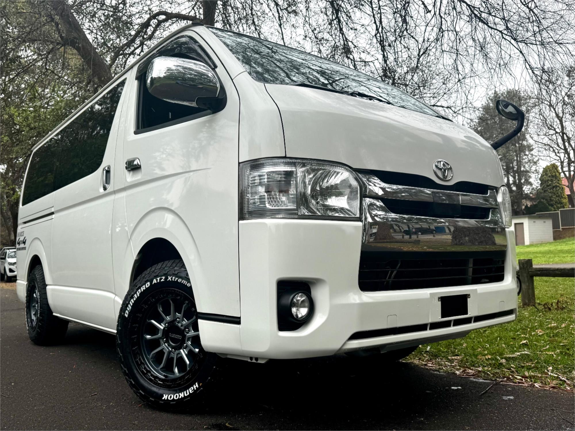 2020 TOYOTA HIACE GDH206R SUPER GL LUXURY AUTOMATIC VAN