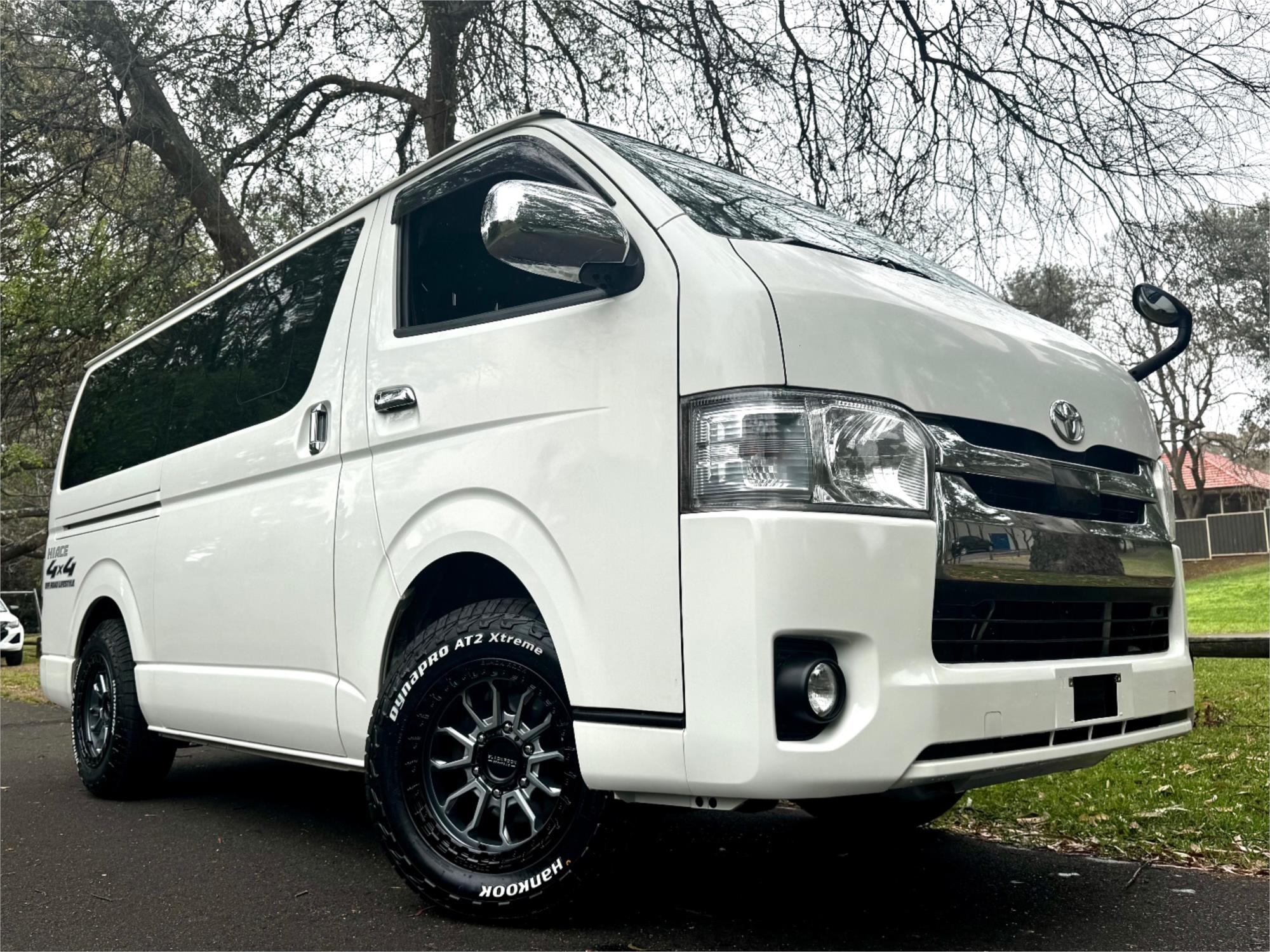 2020 TOYOTA HIACE GDH206R SUPER GL LUXURY AUTOMATIC VAN