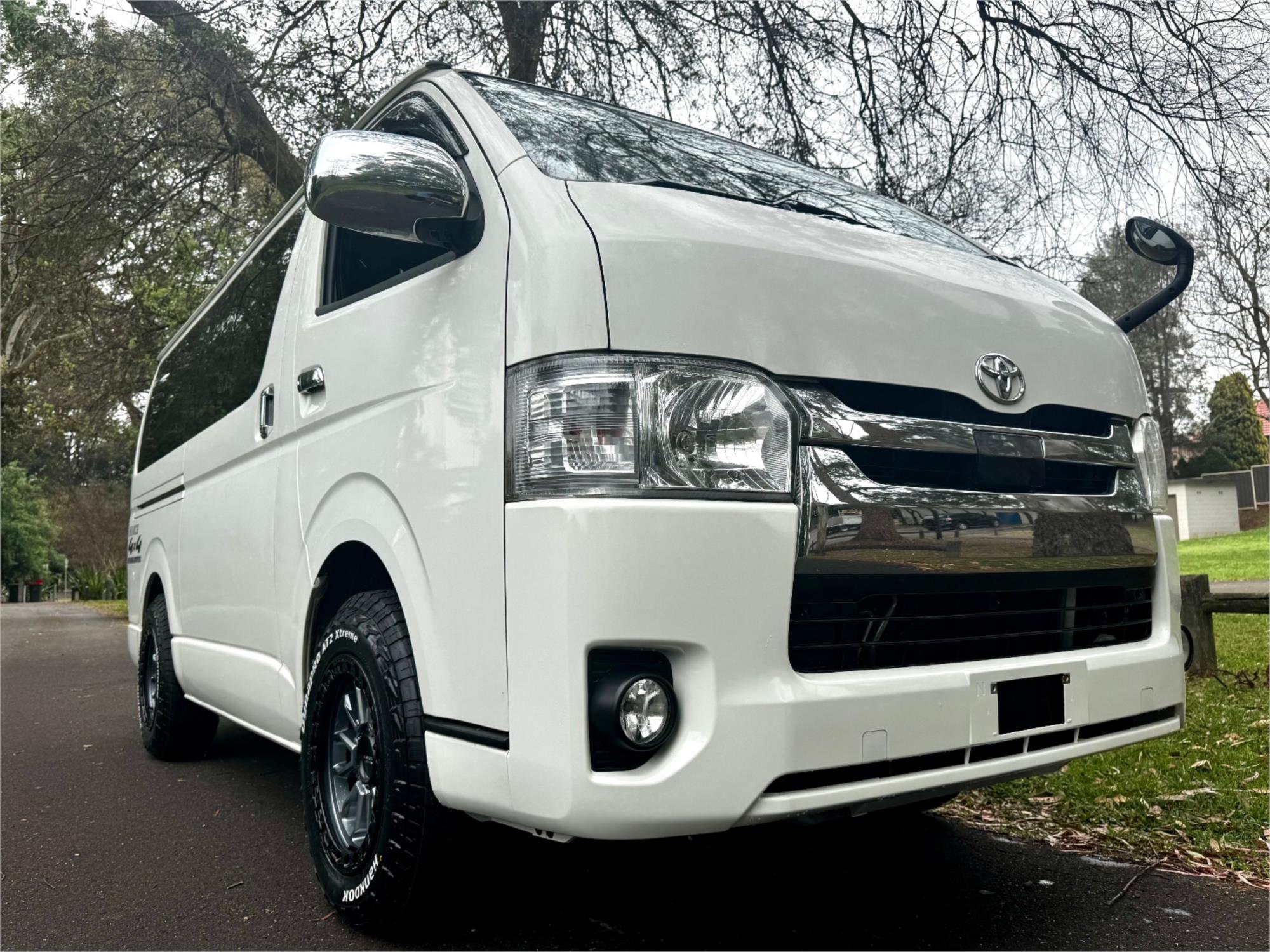 2020 TOYOTA HIACE GDH206R SUPER GL LUXURY AUTOMATIC VAN