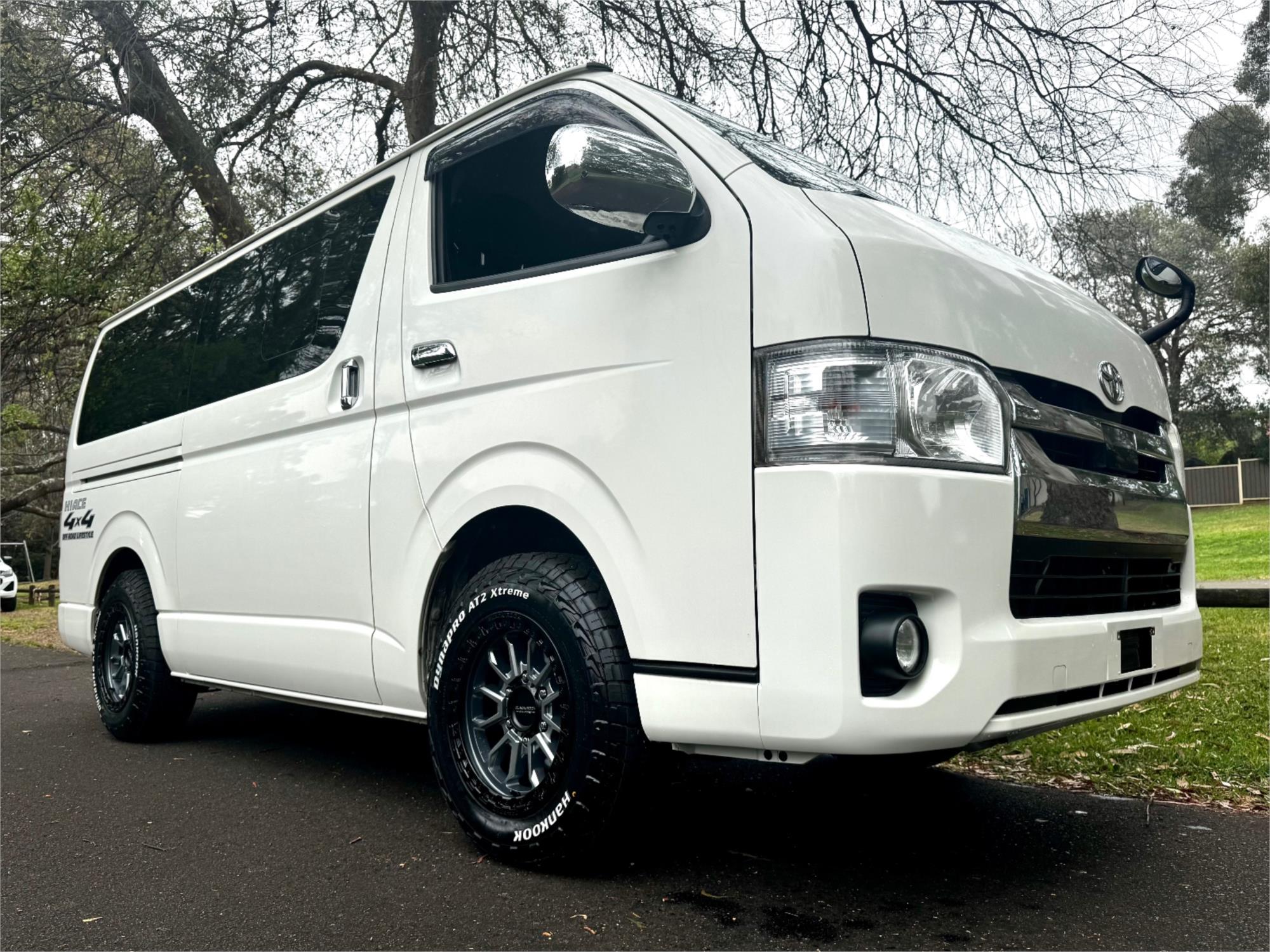 2020 TOYOTA HIACE GDH206R SUPER GL LUXURY AUTOMATIC VAN