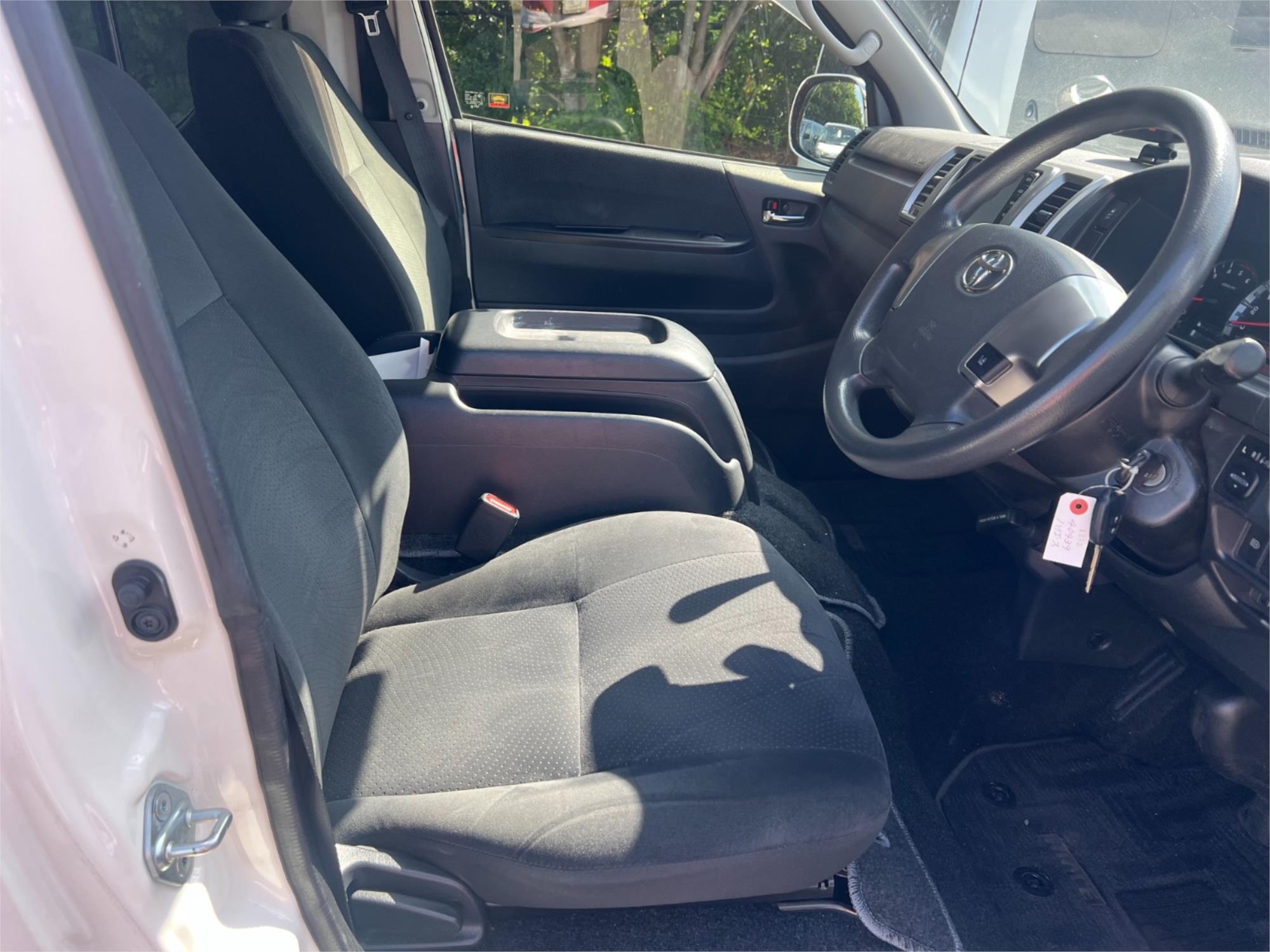 2020 TOYOTA HIACE GDH206R SUPER GL LUXURY AUTOMATIC VAN