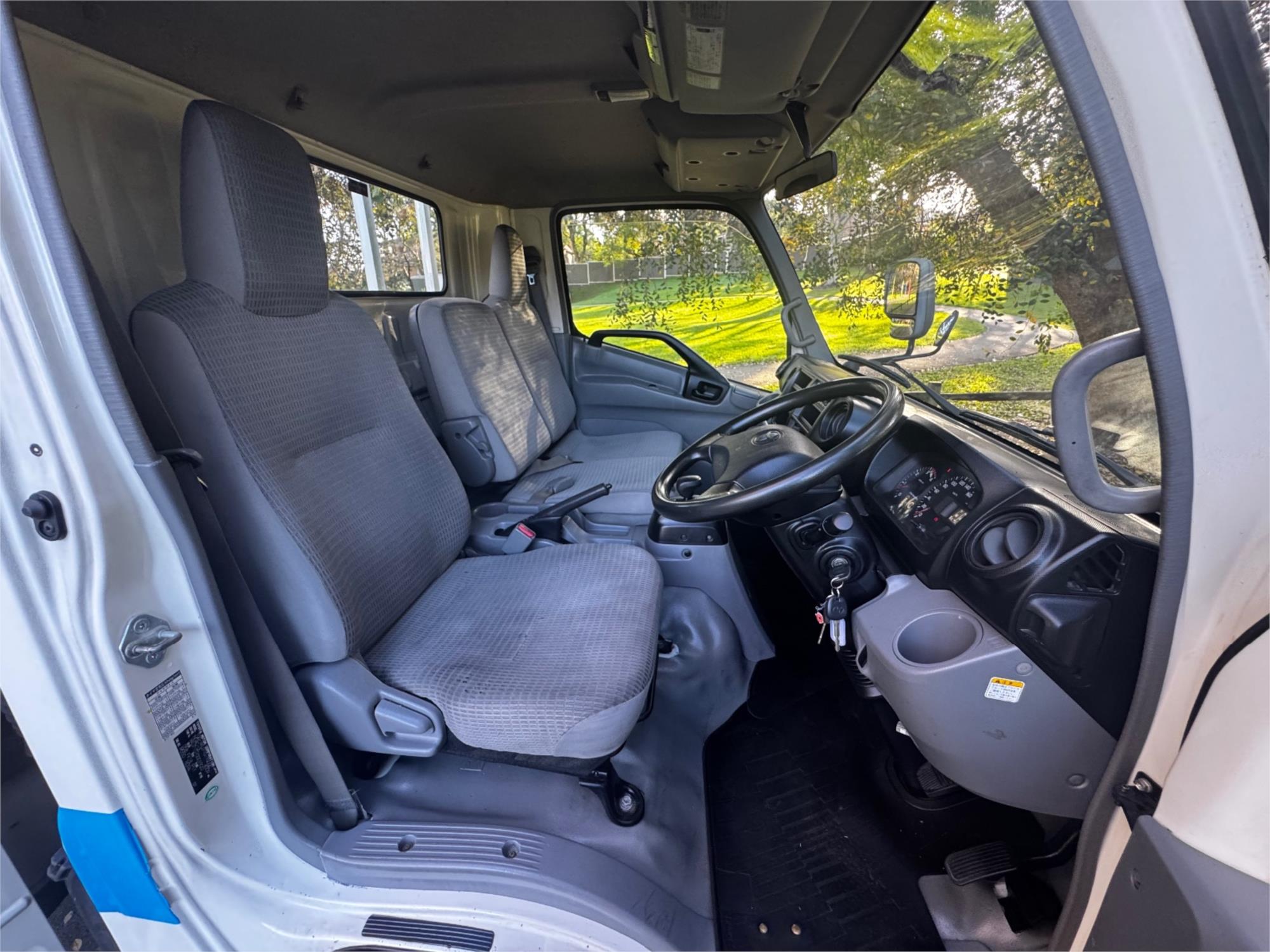 2013 TOYOTA DYNA 4.0 HYBRID AUTOMATIC TRAY