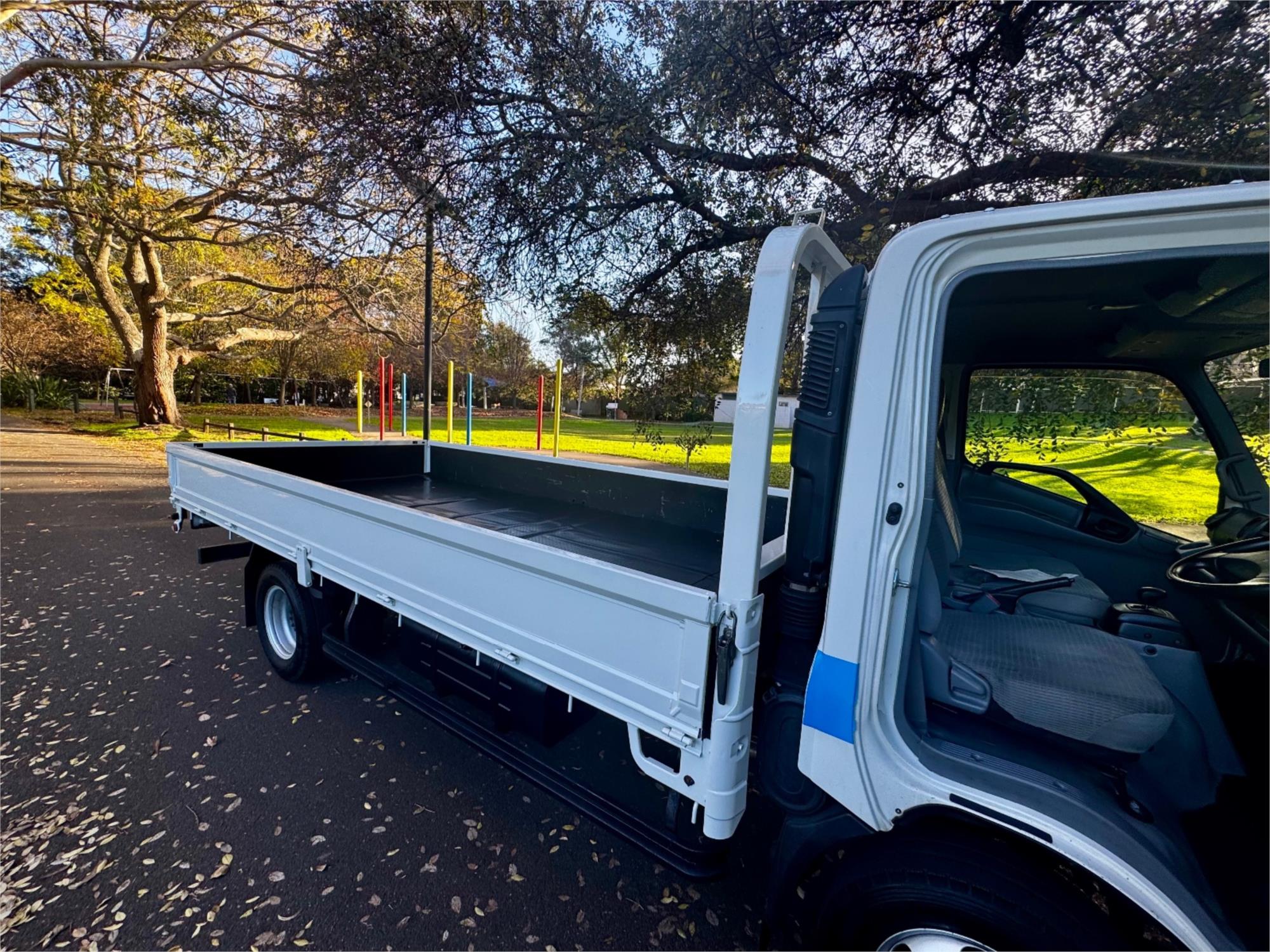 2013 TOYOTA DYNA 4.0 HYBRID AUTOMATIC TRAY