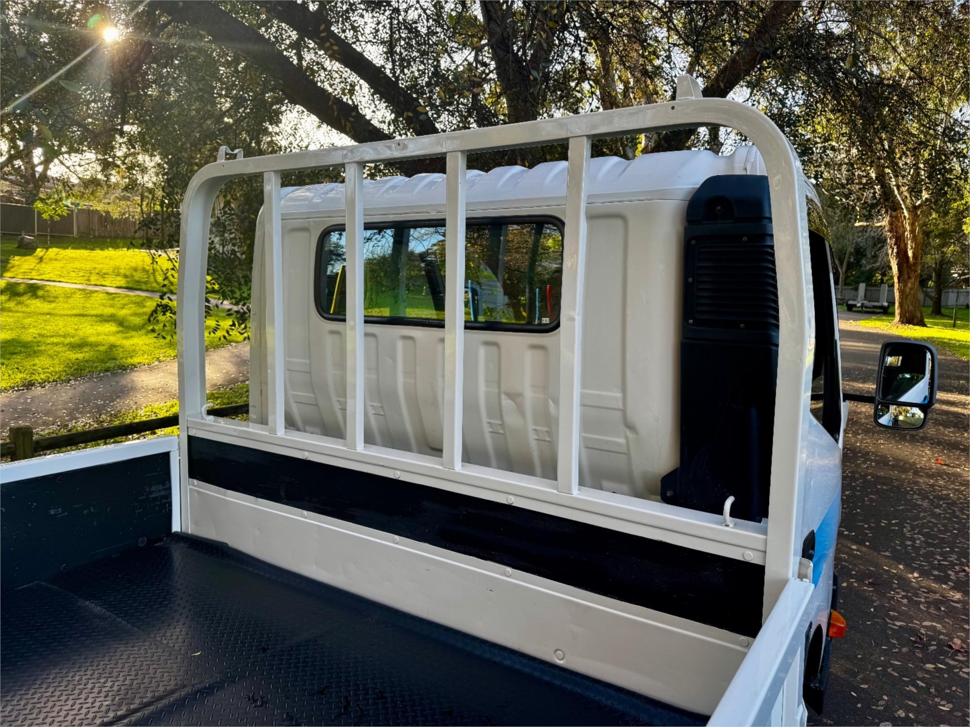 2013 TOYOTA DYNA 4.0 HYBRID AUTOMATIC TRAY