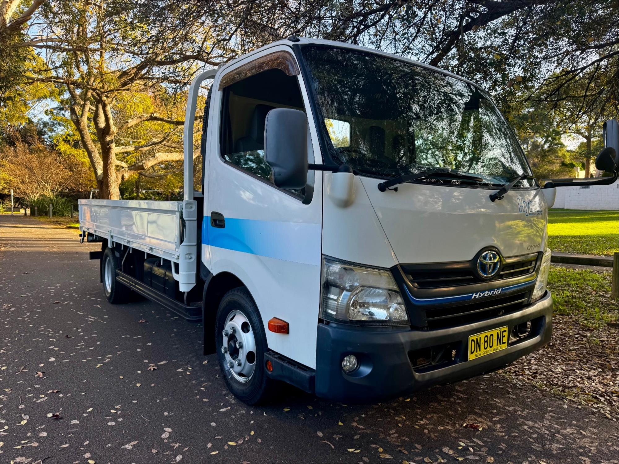 2013 TOYOTA DYNA 4.0 HYBRID AUTOMATIC TRAY