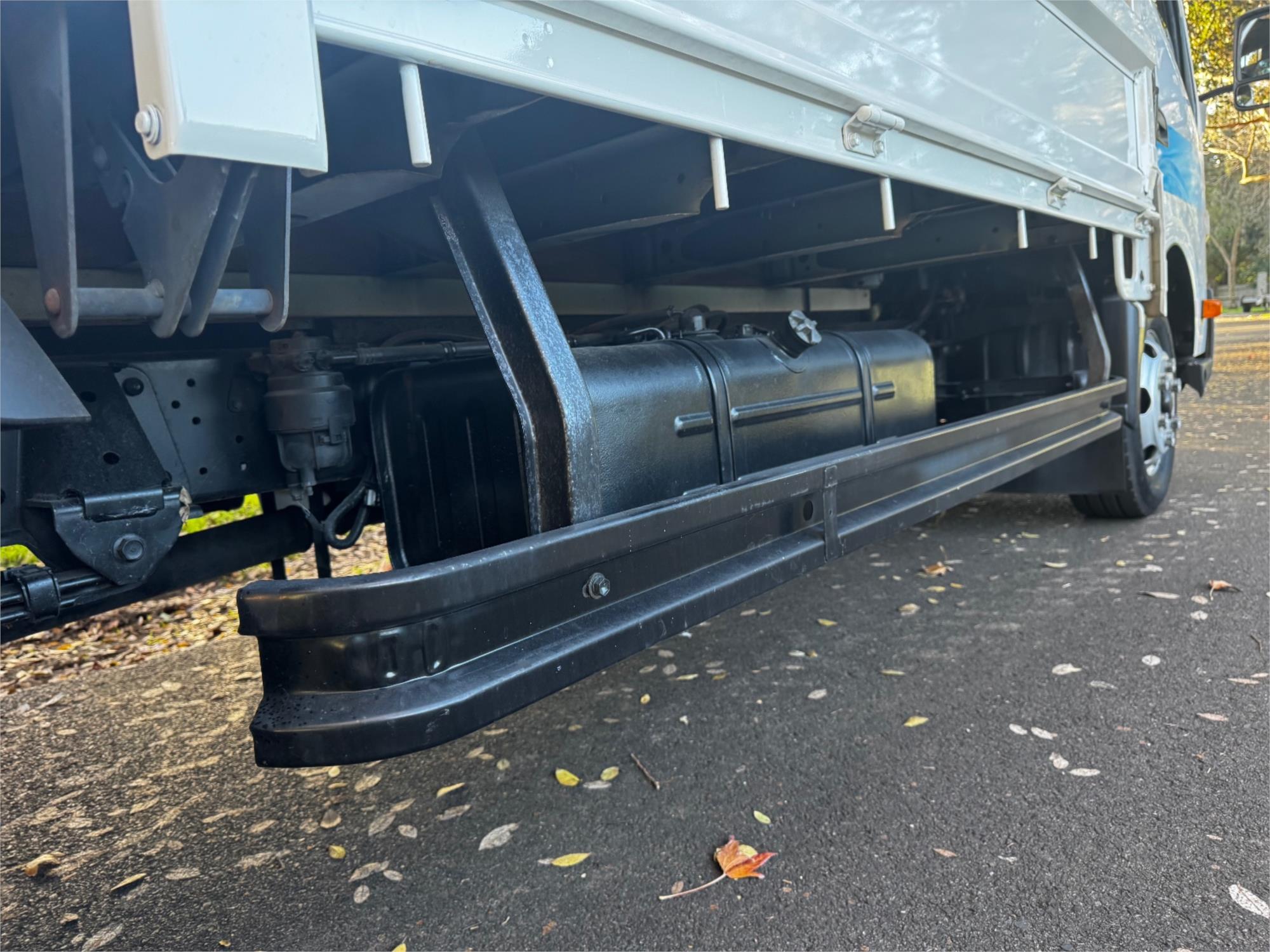 2013 TOYOTA DYNA 4.0 HYBRID AUTOMATIC TRAY