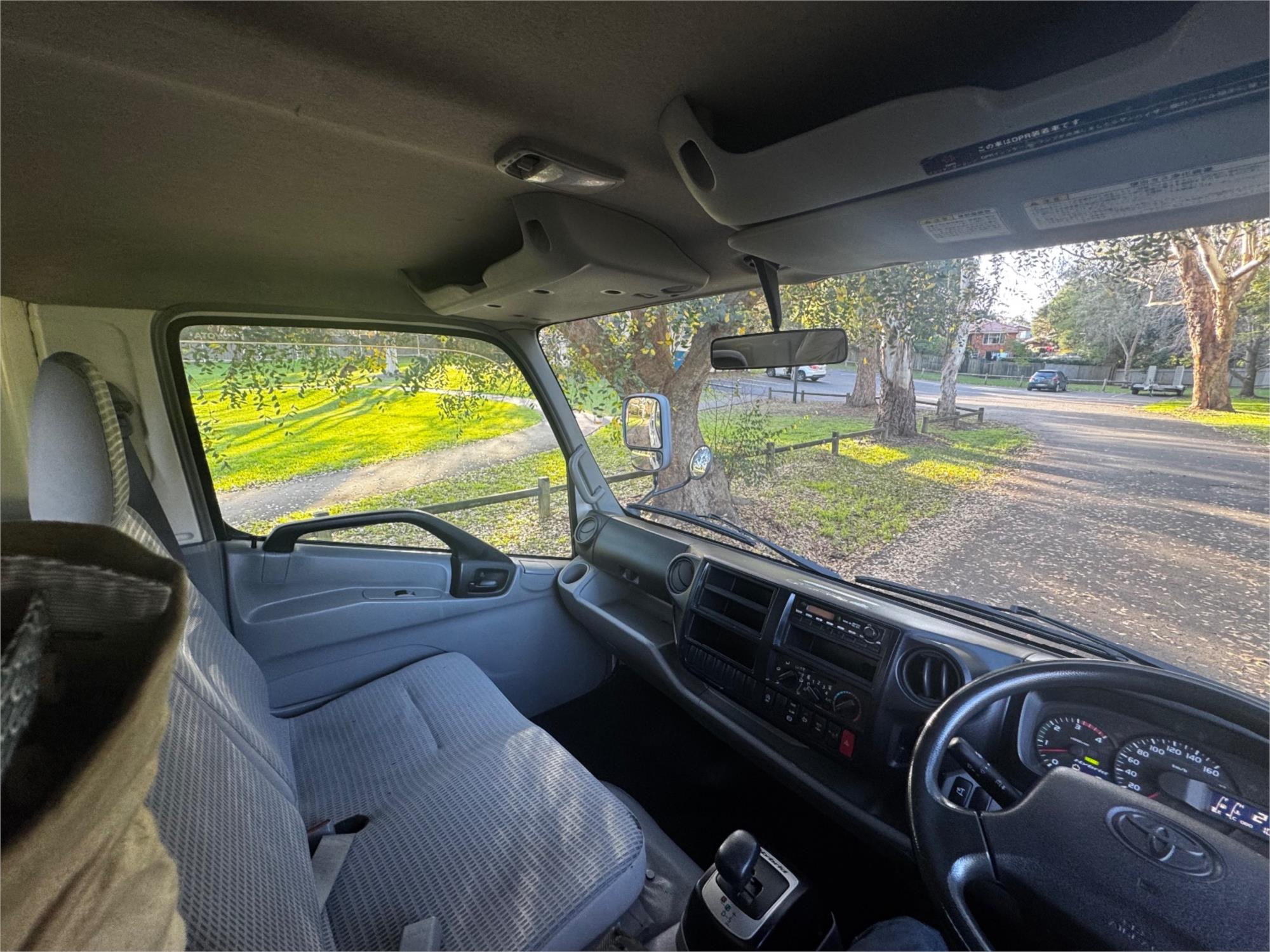 2013 TOYOTA DYNA 4.0 HYBRID AUTOMATIC TRAY