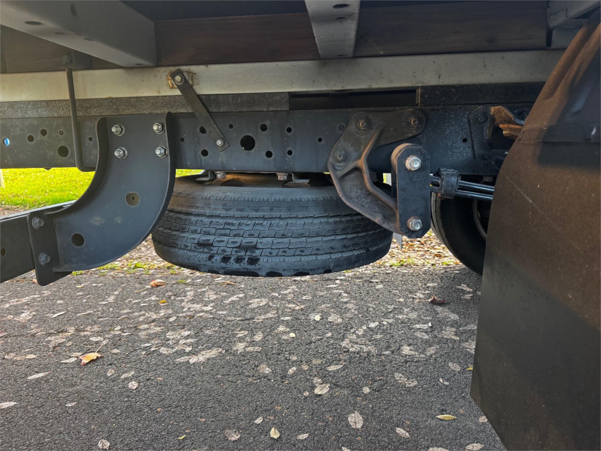 2013 TOYOTA DYNA 4.0 HYBRID AUTOMATIC TRAY