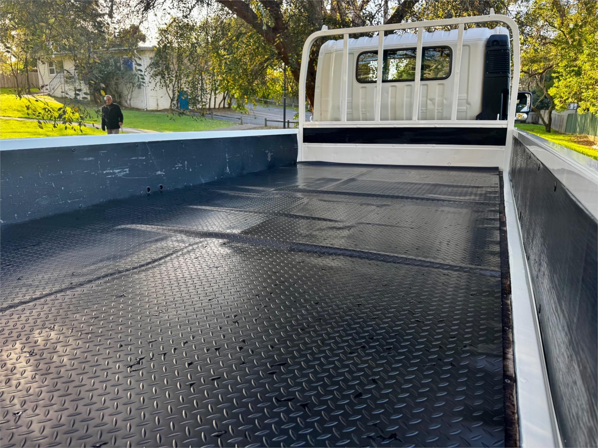2013 TOYOTA DYNA 4.0 HYBRID AUTOMATIC TRAY