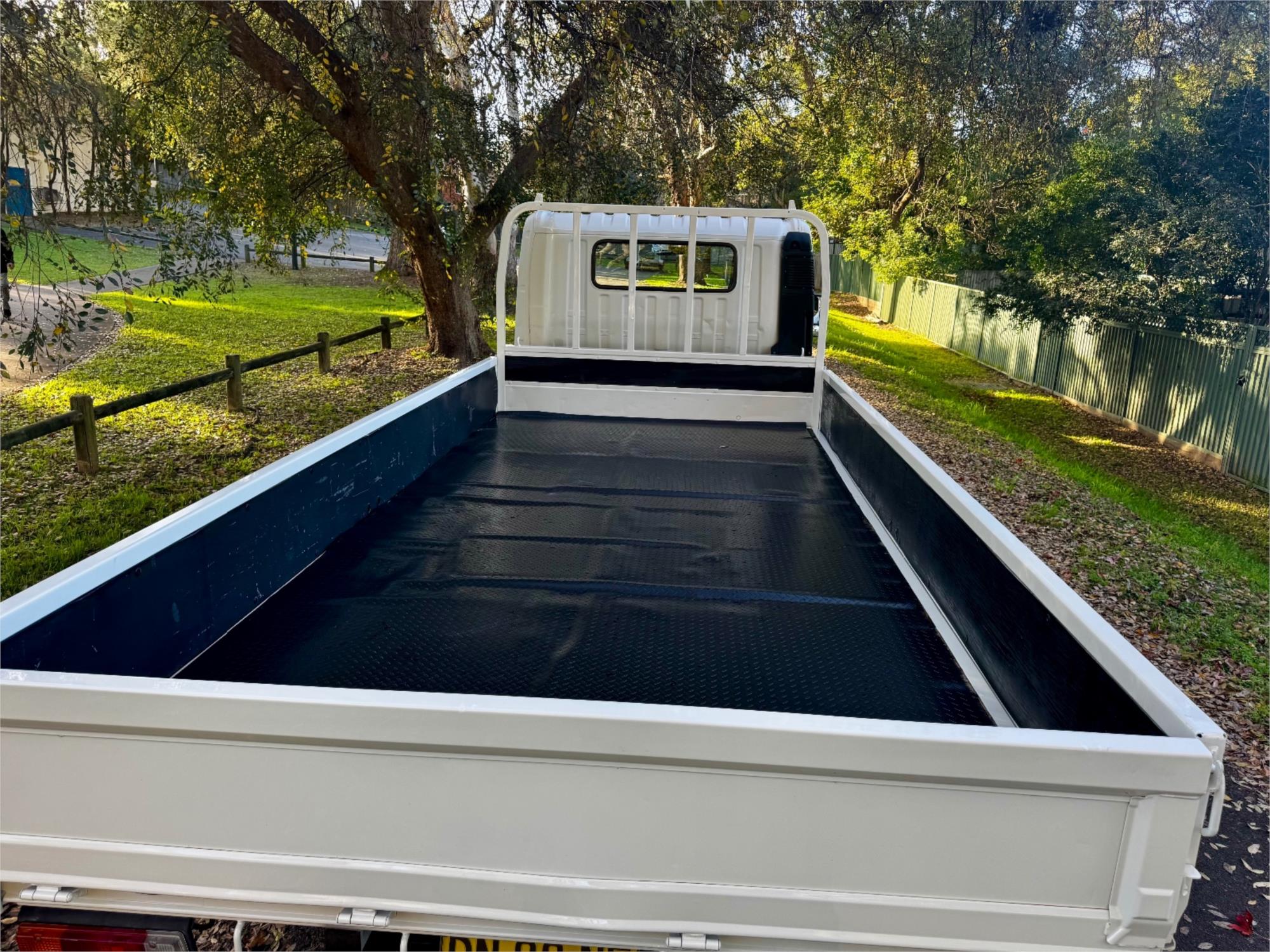 2013 TOYOTA DYNA 4.0 HYBRID AUTOMATIC TRAY