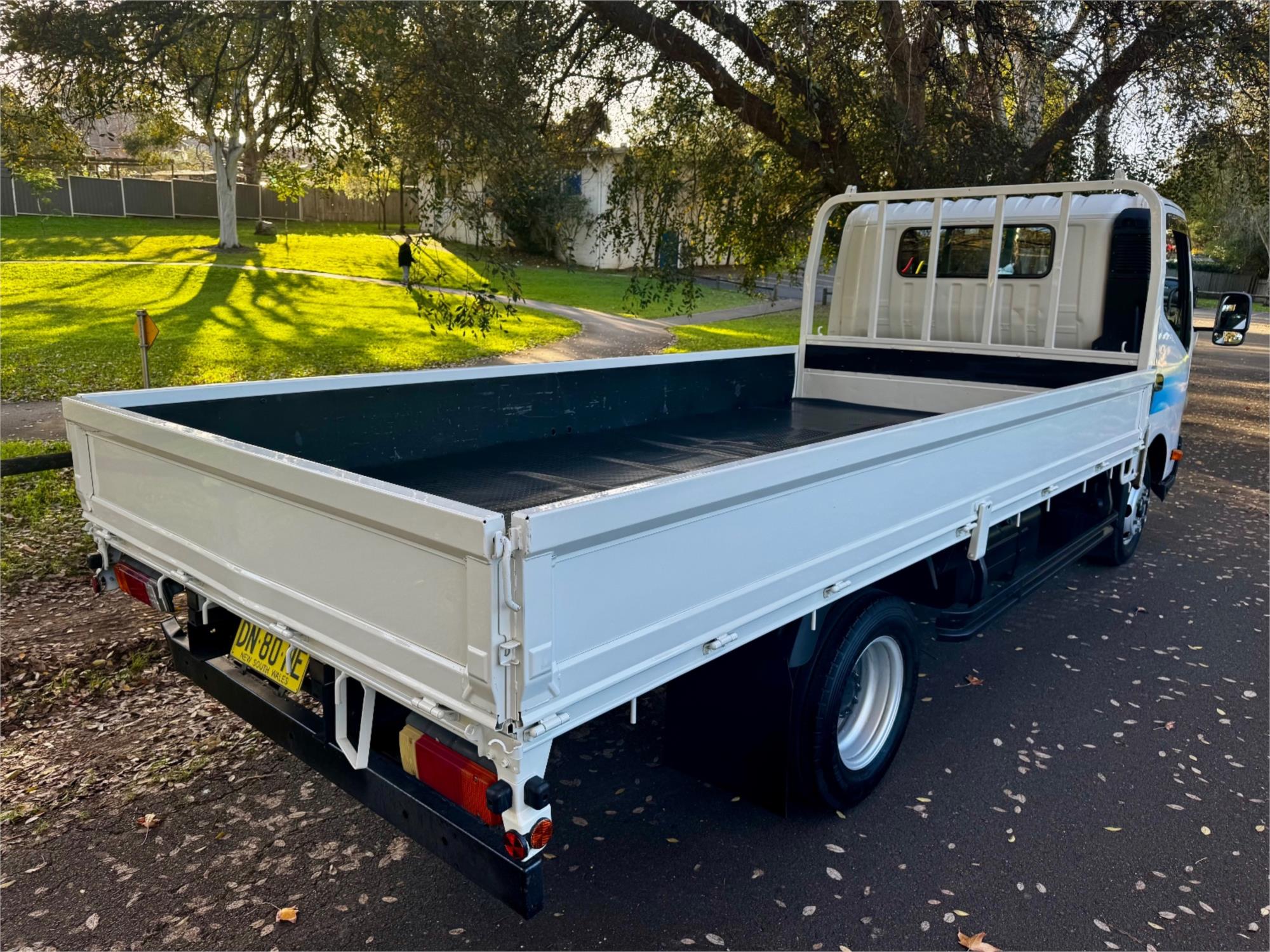 2013 TOYOTA DYNA 4.0 HYBRID AUTOMATIC TRAY