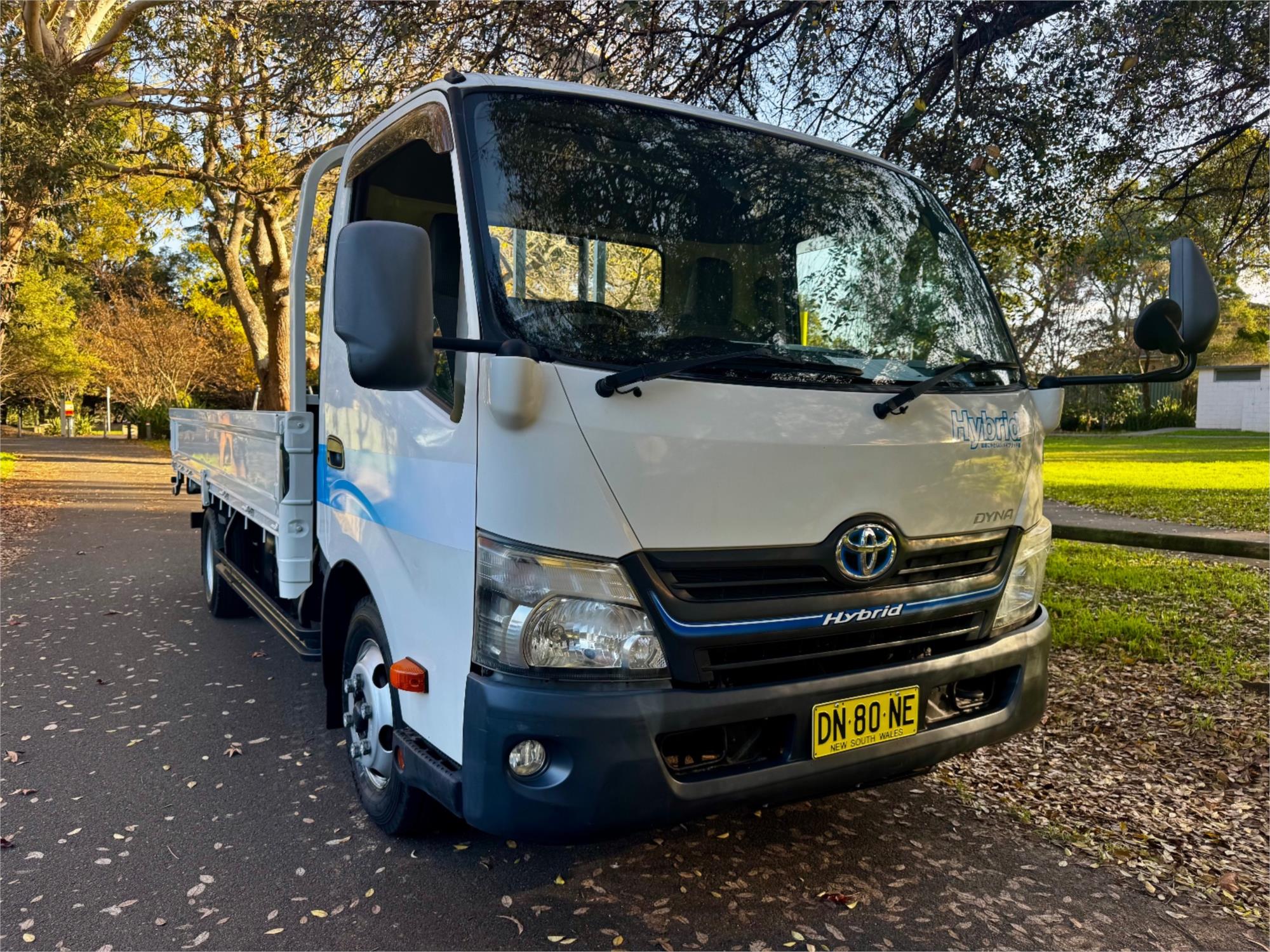 2013 TOYOTA DYNA 4.0 HYBRID AUTOMATIC TRAY