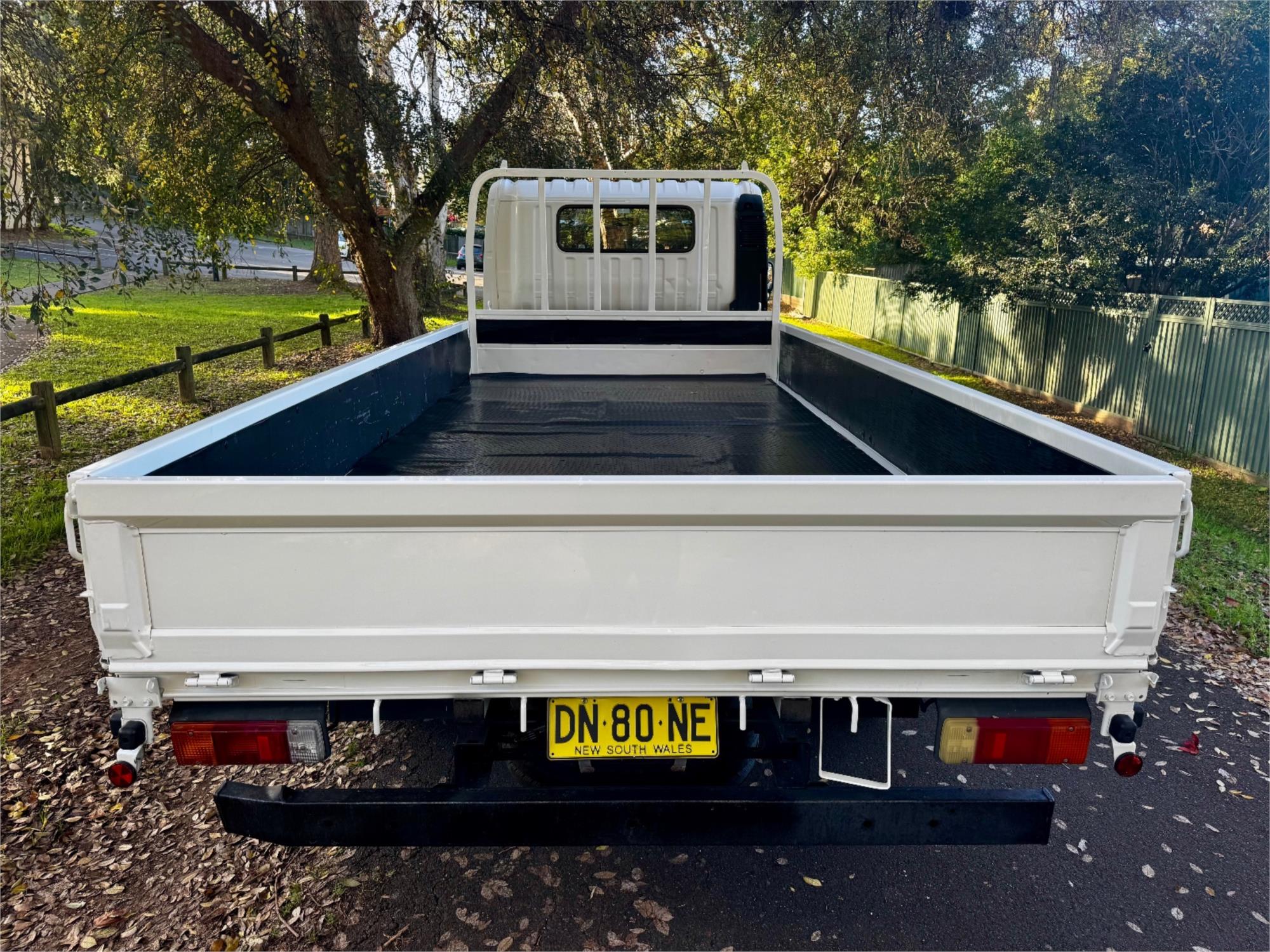 2013 TOYOTA DYNA 4.0 HYBRID AUTOMATIC TRAY