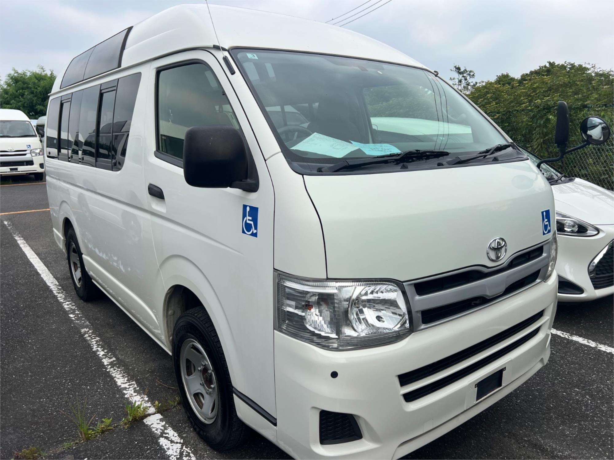 2013 TOYOTA HIACE KDH206R MY13 UPGRADE 4WD HIGH ROOF AUTOMATIC VAN