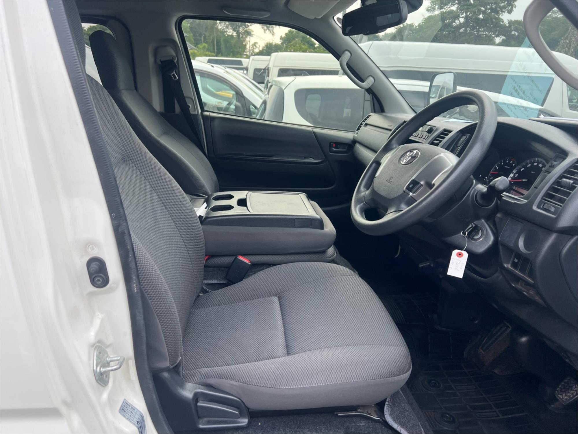 2018 TOYOTA HIACE GDH206 4WD HIGH ROOF 6 SP AUTOMATIC VAN
