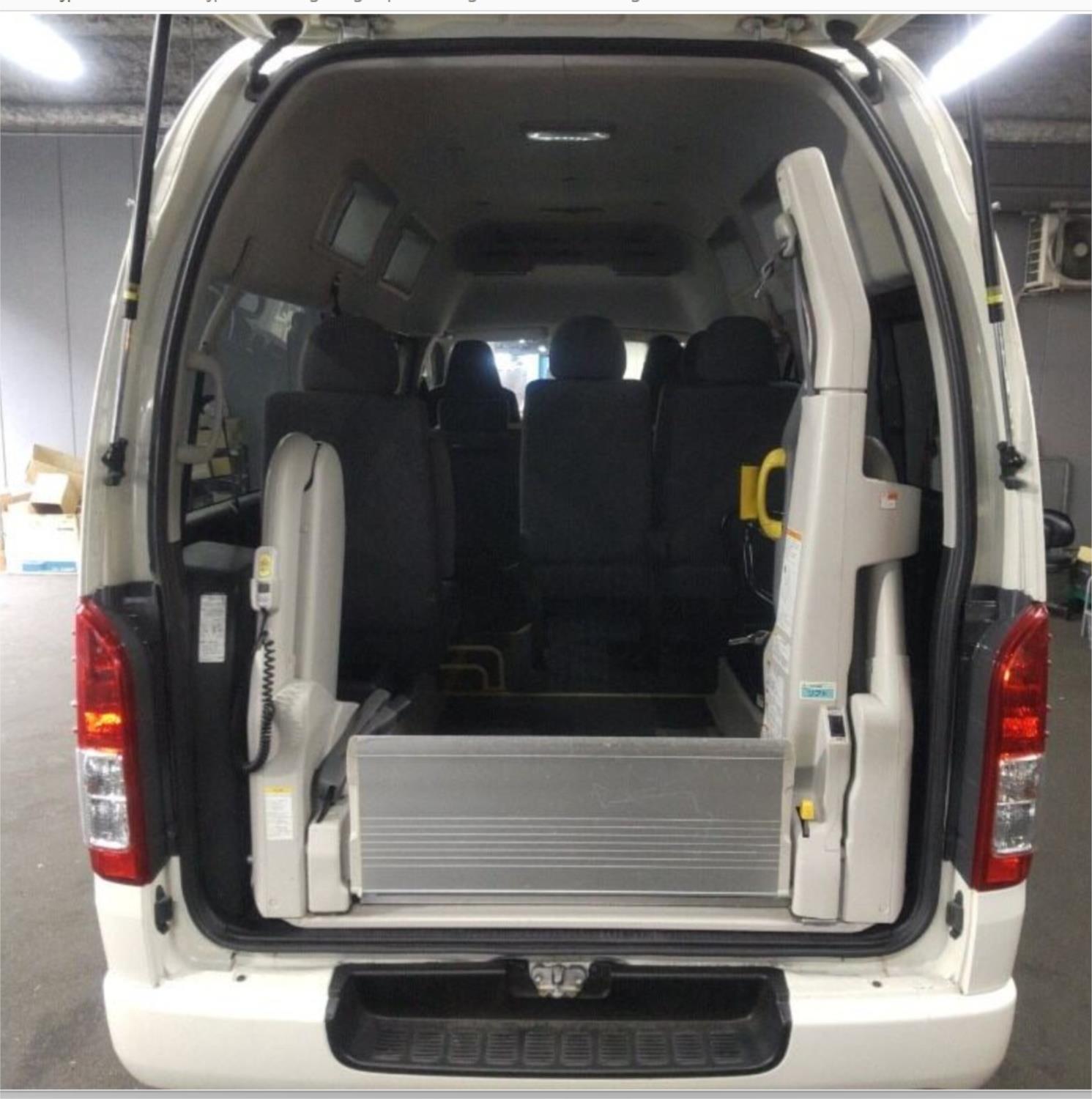 2015 TOYOTA HIACE 4WD AUTOMATIC VAN