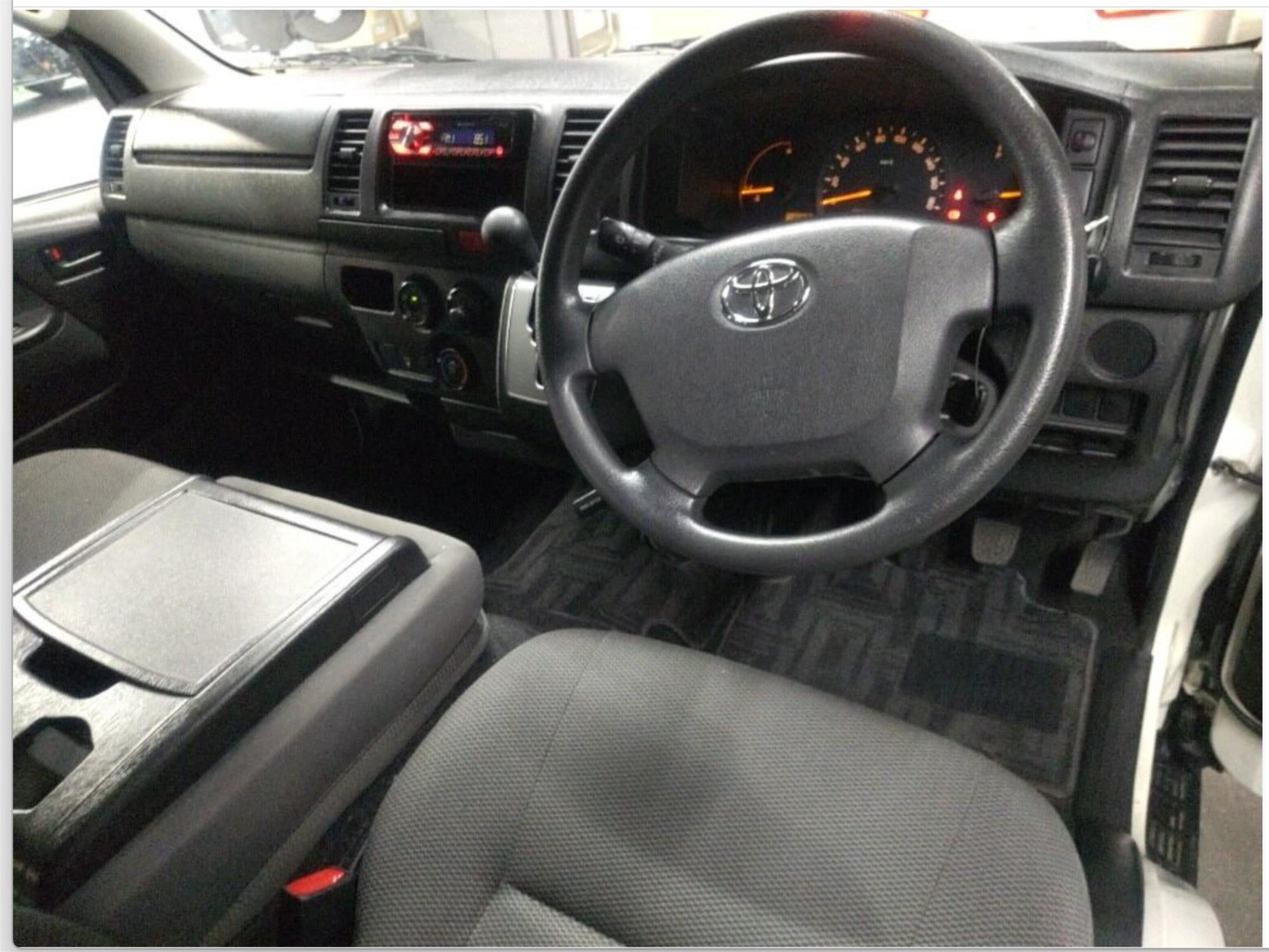 2015 TOYOTA HIACE 4WD AUTOMATIC VAN