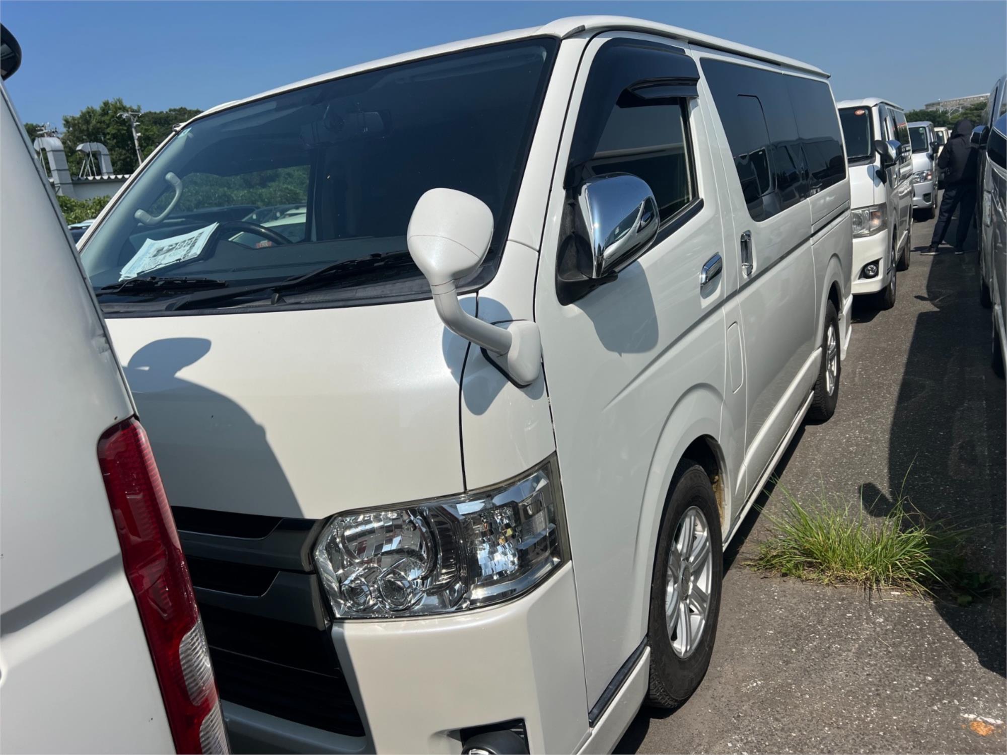 2018 TOYOTA HIACE KDH206R SUPER GL AUTOMATIC VAN
