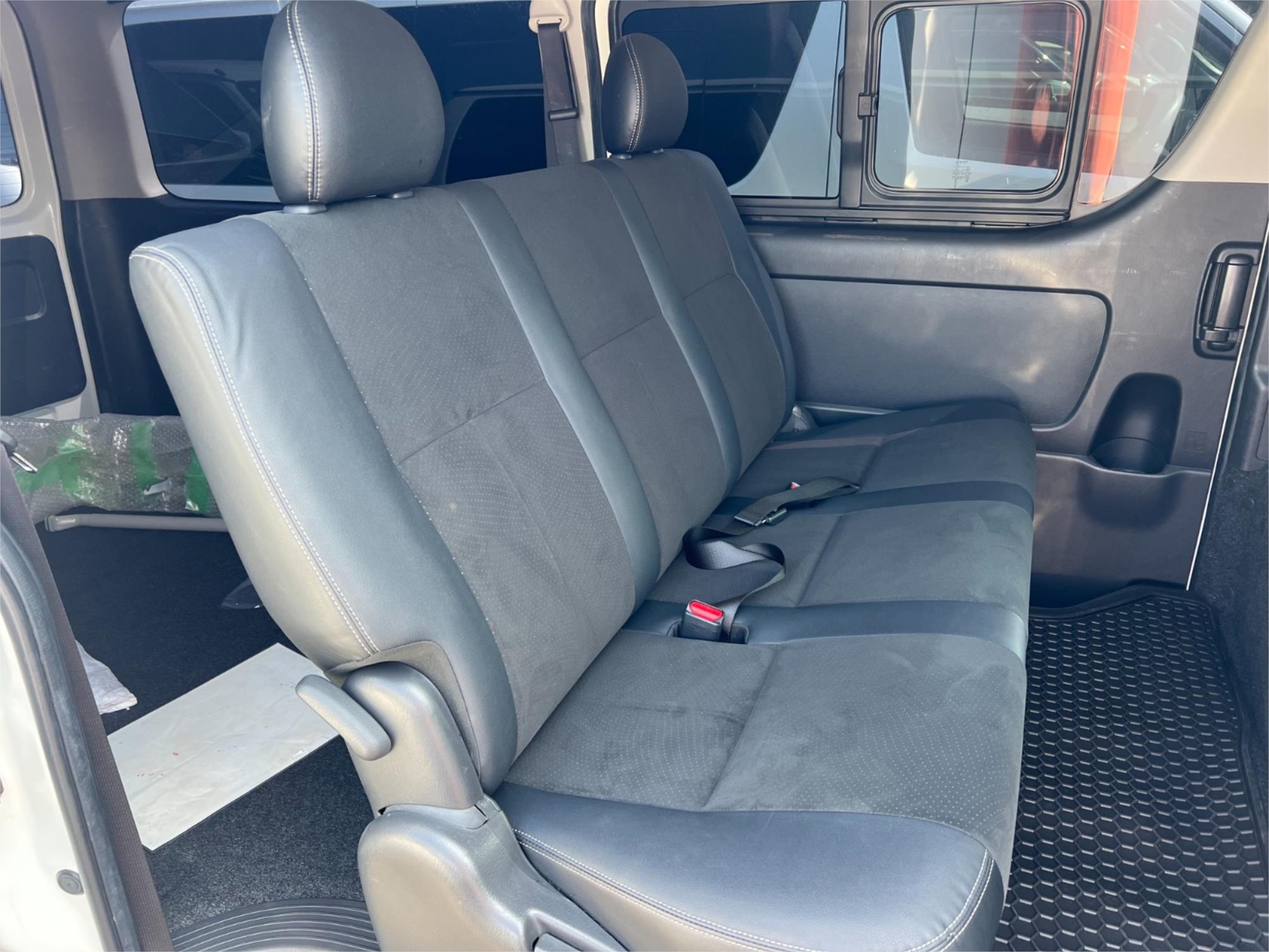 2018 TOYOTA HIACE KDH206R SUPER GL AUTOMATIC VAN