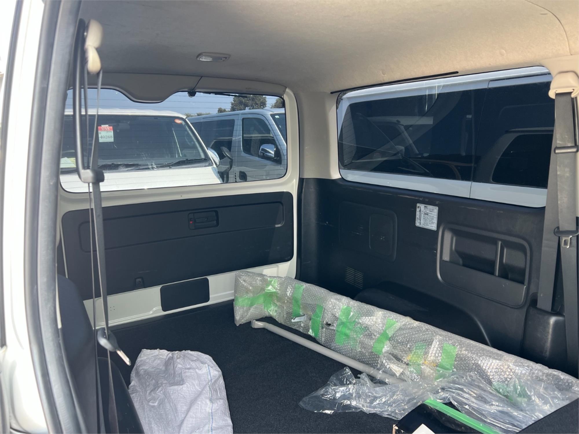 2018 TOYOTA HIACE KDH206R SUPER GL AUTOMATIC VAN