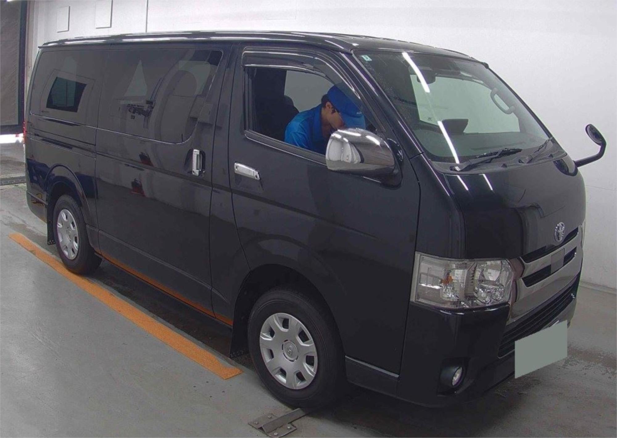 2018 TOYOTA HIACE AUTOMATIC VAN