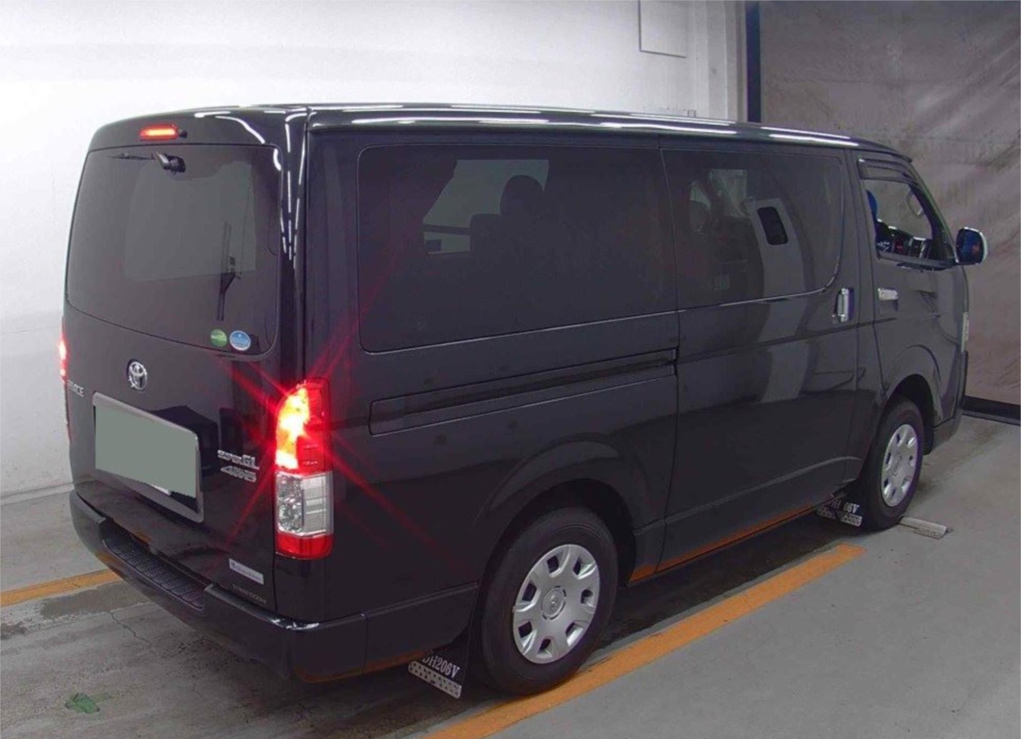 2018 TOYOTA HIACE AUTOMATIC VAN