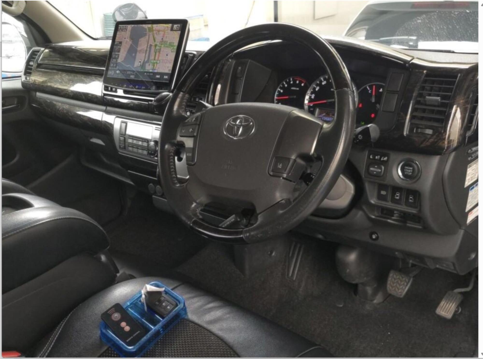2018 TOYOTA HIACE AUTOMATIC VAN