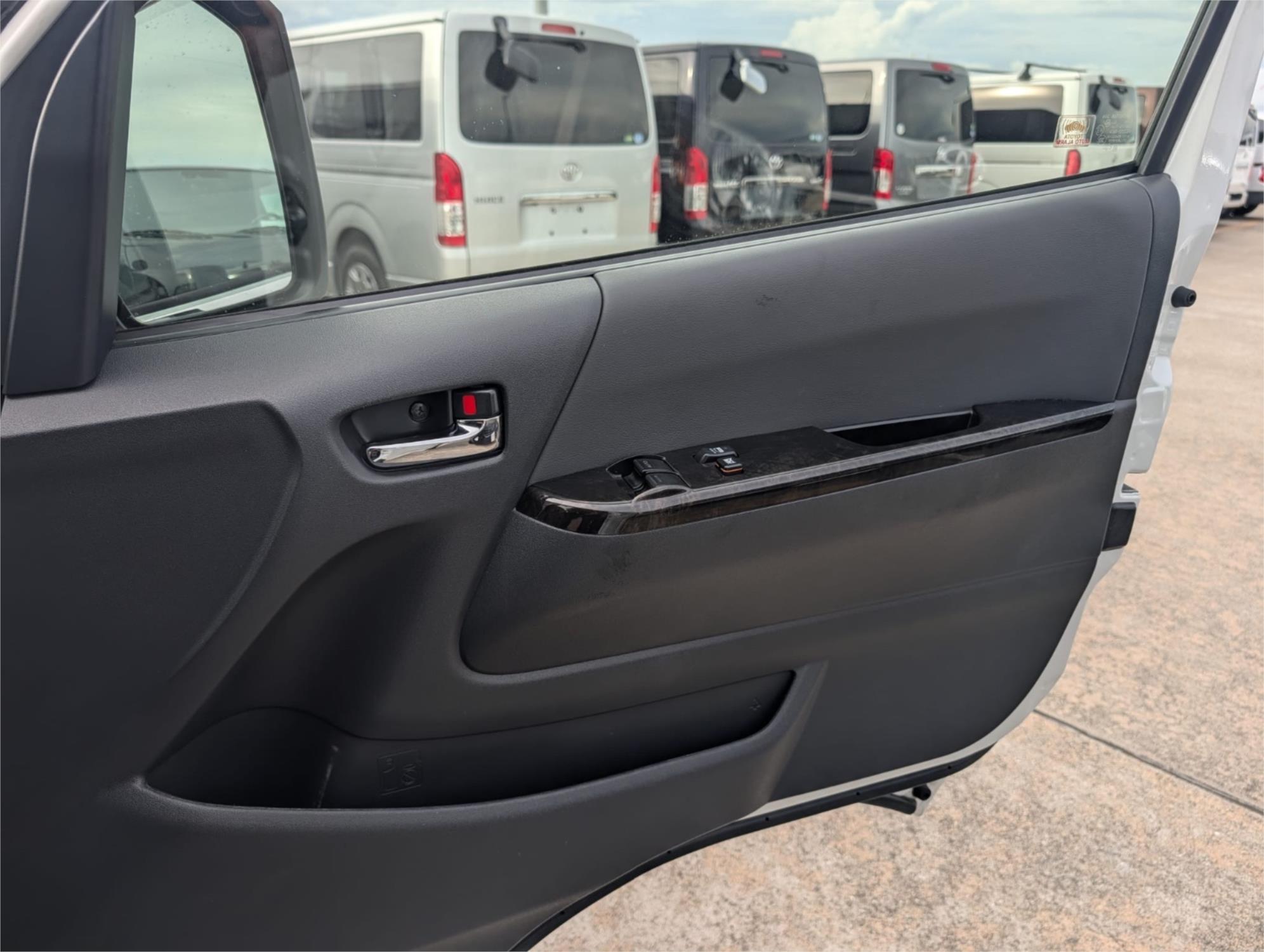 2021 TOYOTA HIACE GDH211 GL SUPER 6 SP AUTOMATIC VAN