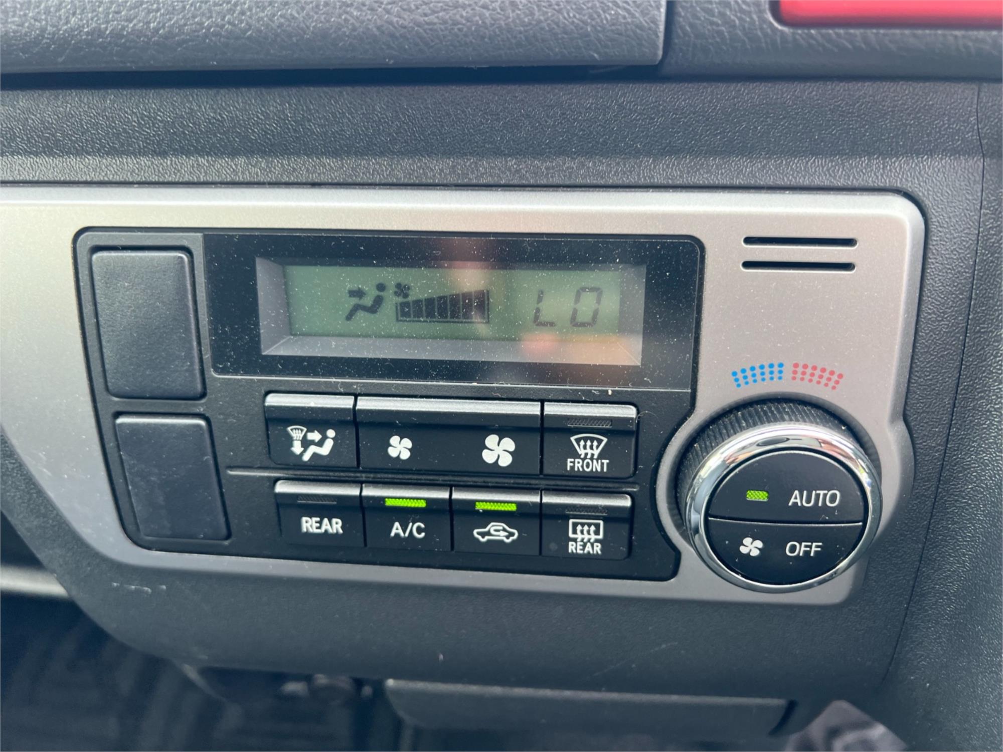 2015 TOYOTA HIACE KDR206R MY15 UPGRADE SUPER GL 4WD AUTOMATIC VAN