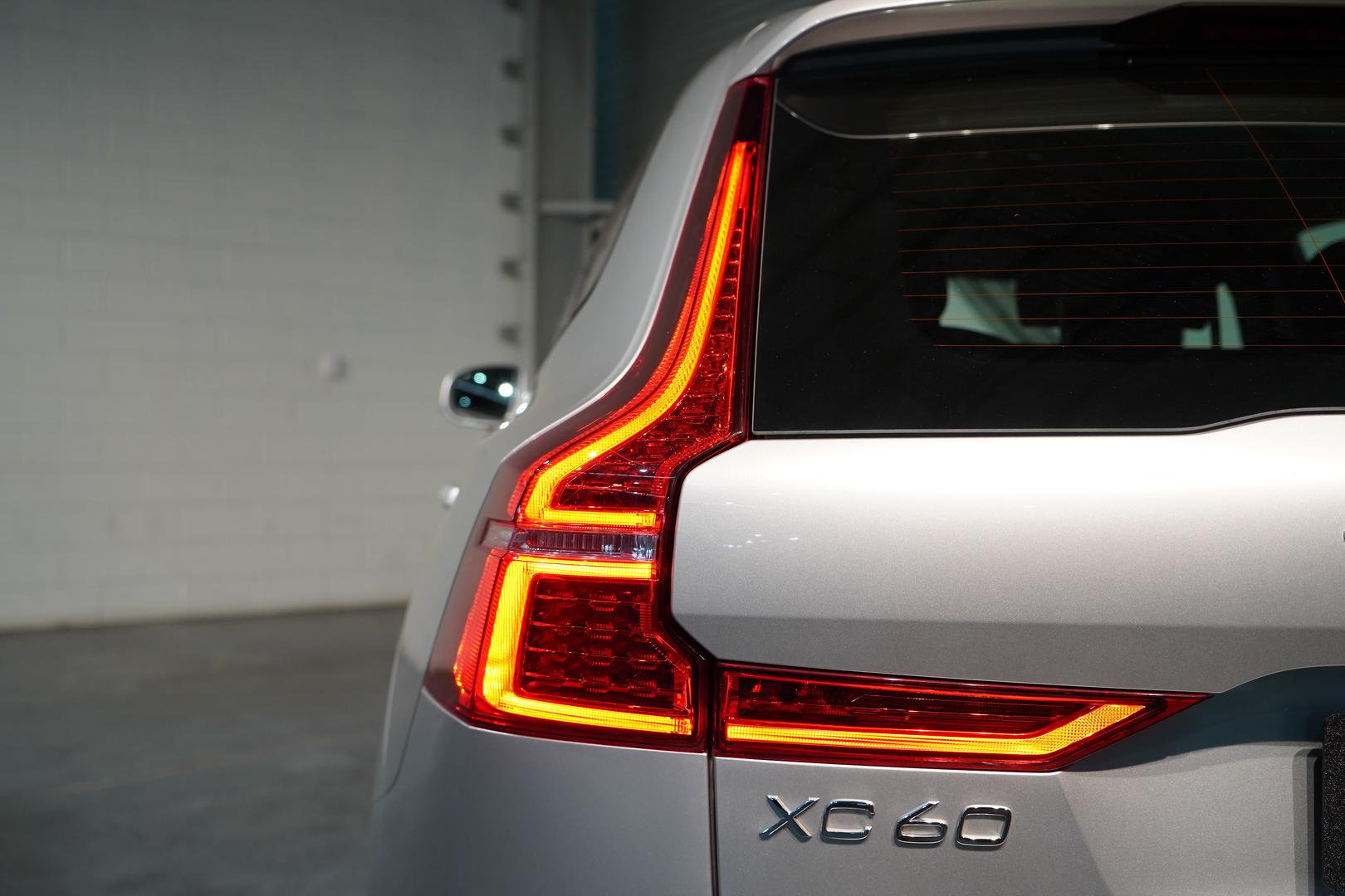 2018 VOLVO XC60 246 MY19 D4 MOMENTUM (AWD) 8 SP AUTOMATIC GEARTRONIC 4D WAGON