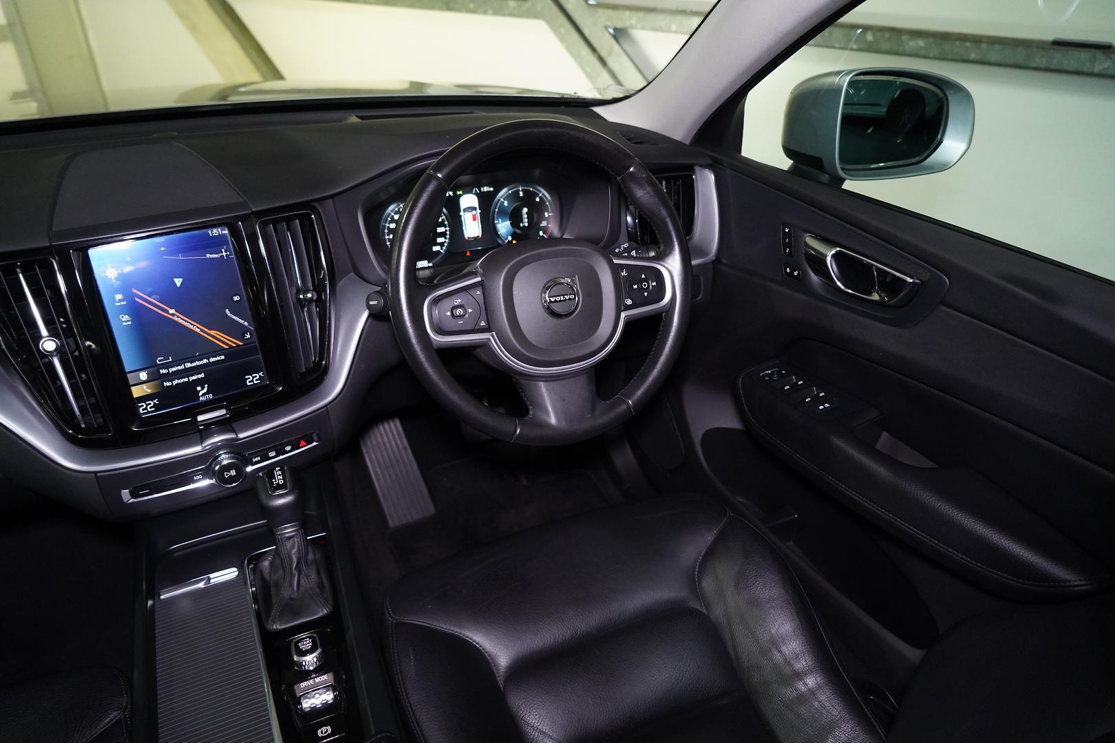 2018 VOLVO XC60 246 MY19 D4 MOMENTUM (AWD) 8 SP AUTOMATIC GEARTRONIC 4D WAGON