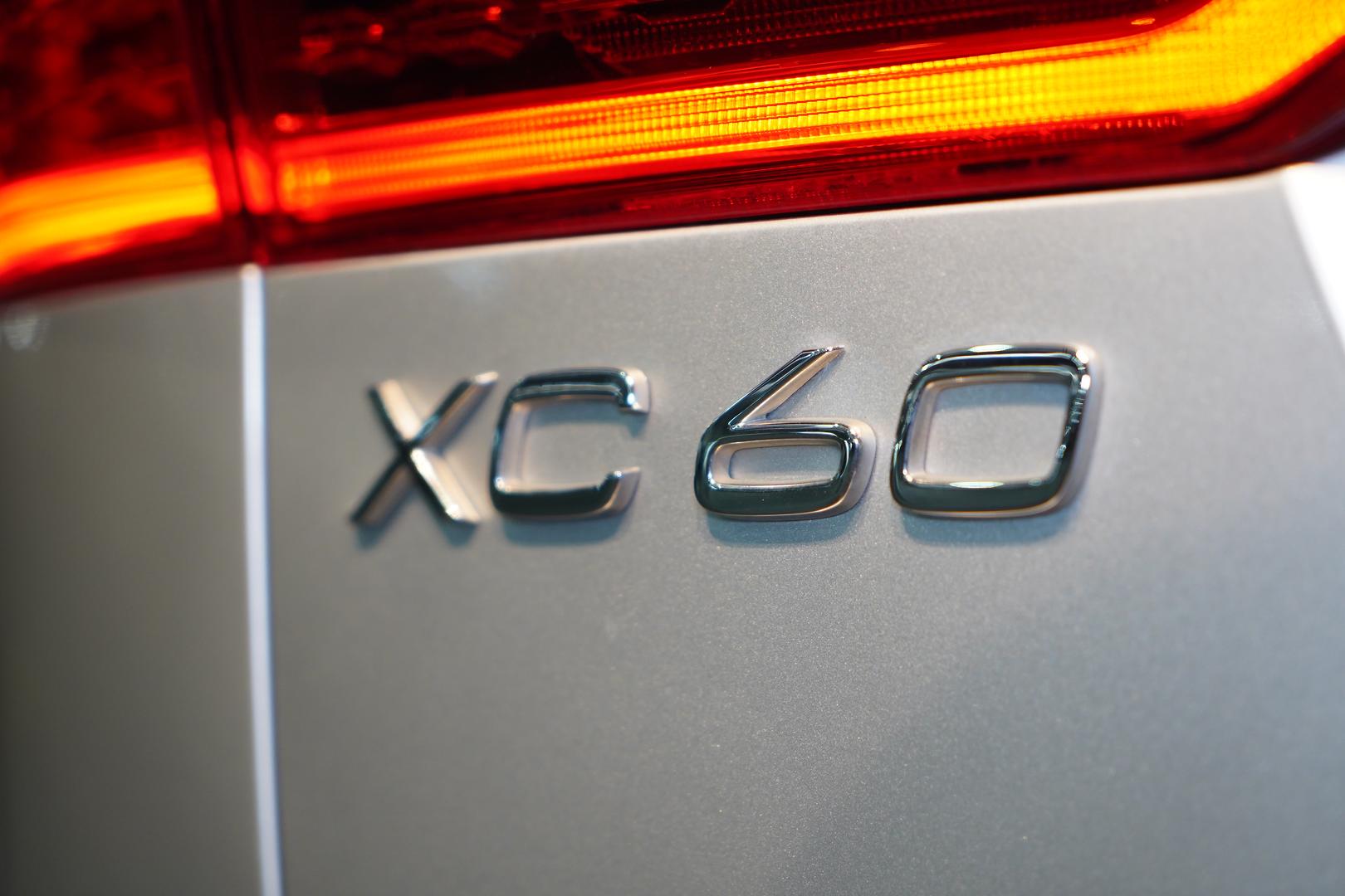 2018 VOLVO XC60 246 MY19 D4 MOMENTUM (AWD) 8 SP AUTOMATIC GEARTRONIC 4D WAGON