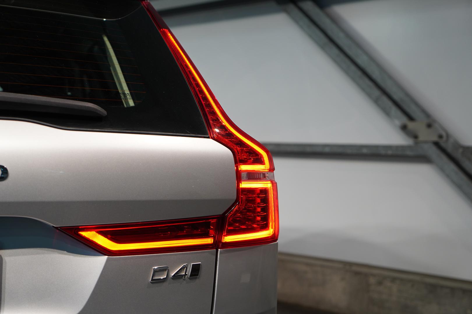 2018 VOLVO XC60 246 MY19 D4 MOMENTUM (AWD) 8 SP AUTOMATIC GEARTRONIC 4D WAGON