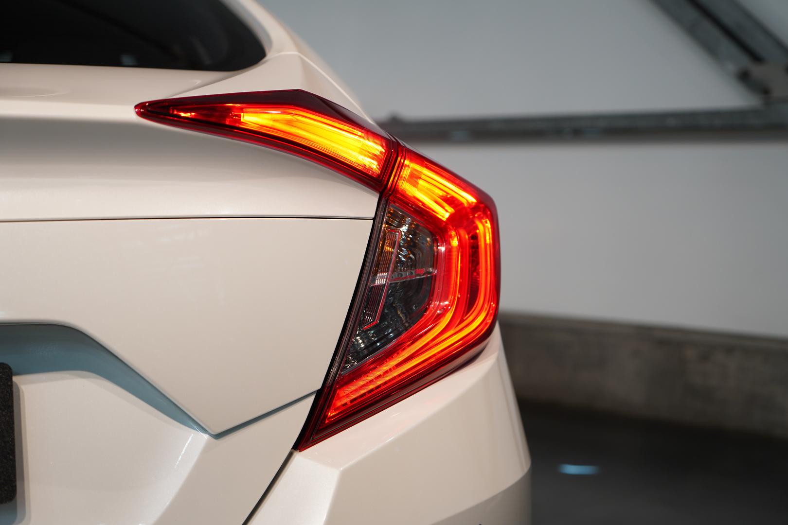 2018 HONDA CIVIC MY17 VTi-S CONTINUOUS VARIABLE 4D SEDAN